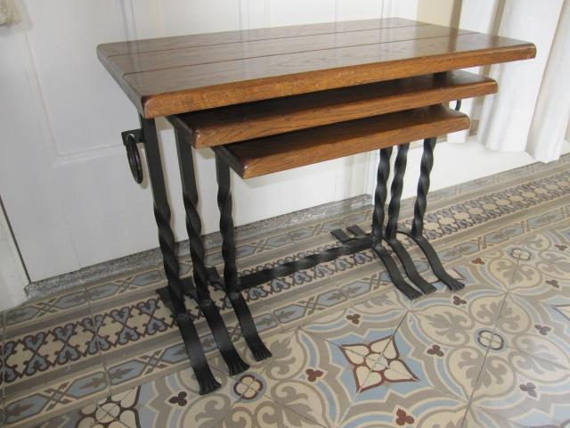 Set van drie vintage / industriele bijzettafels, ijzer/hout, Minder dan 55 cm, Zo goed als nieuw, Vintage industrieel stoer, Rechthoekig