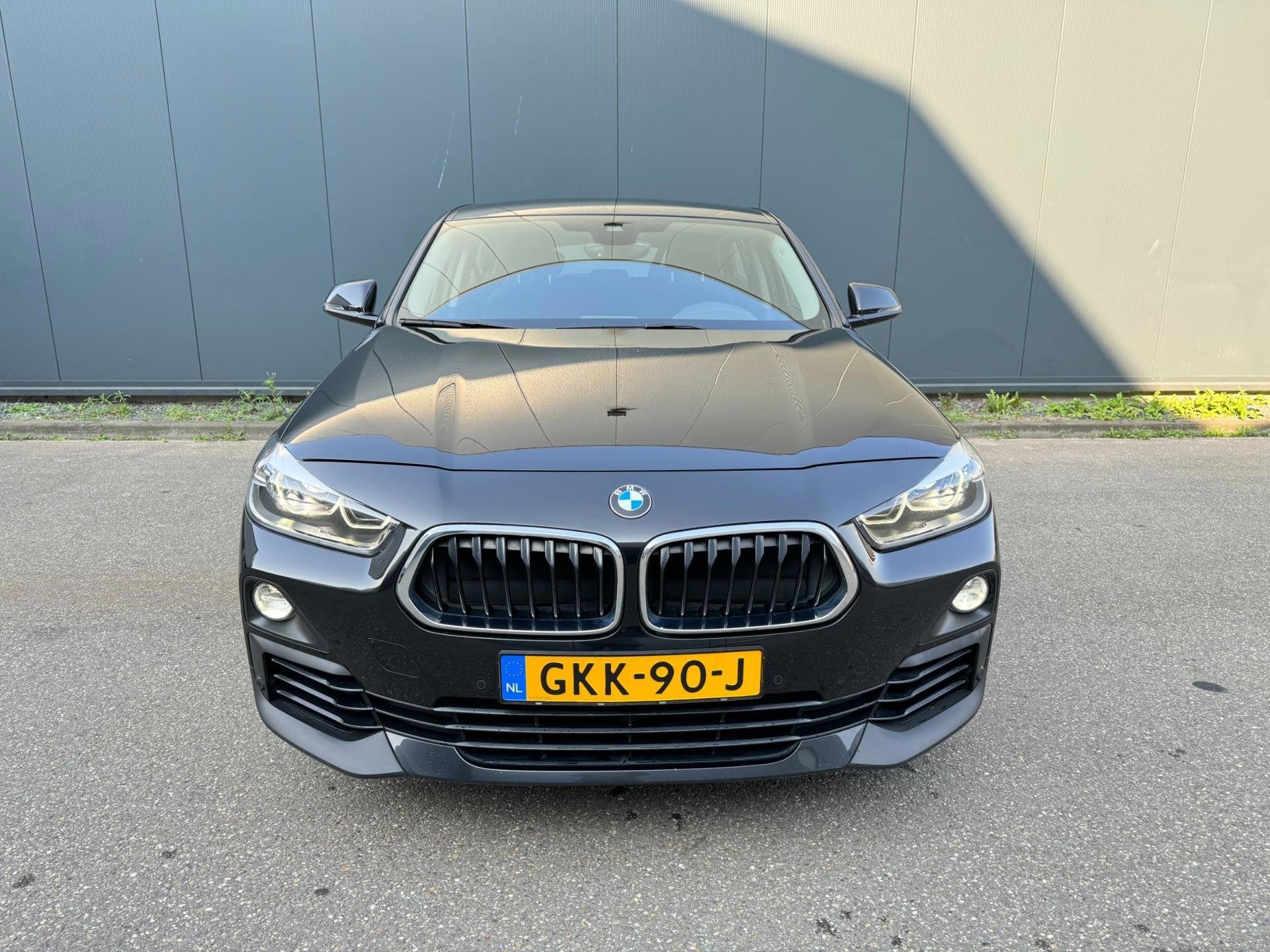BMW X2 SDrive18i High Executive Automatic, Gebruikt, Zwart, Bedrijf, Parkeerassistent