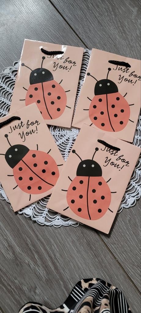 4 lieve kapoentje kado tasjes, Diversen, Cadeaupapier, Ophalen of Verzenden