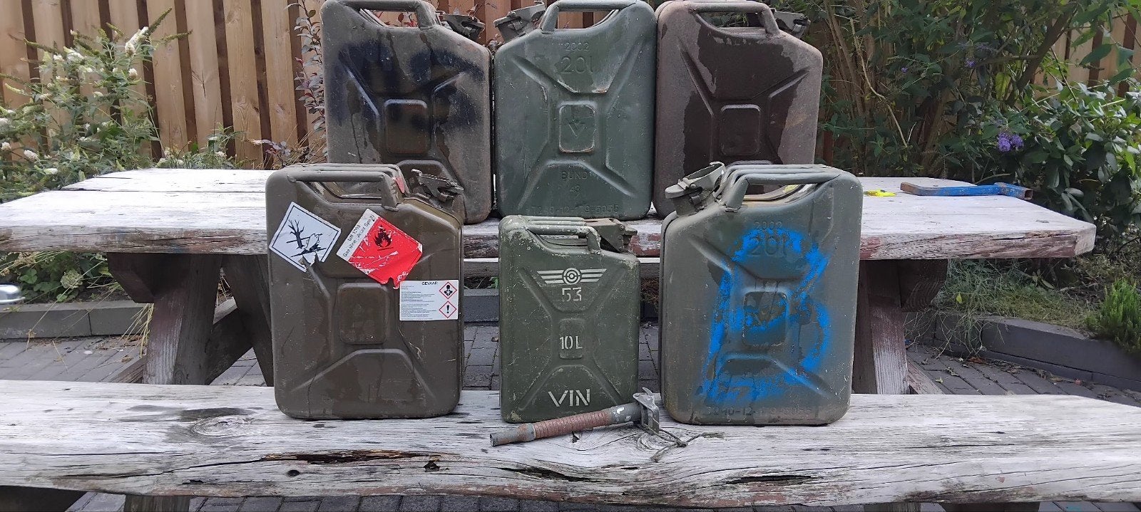 Diverse militaire jerrycans - 10L en 20L, Ophalen