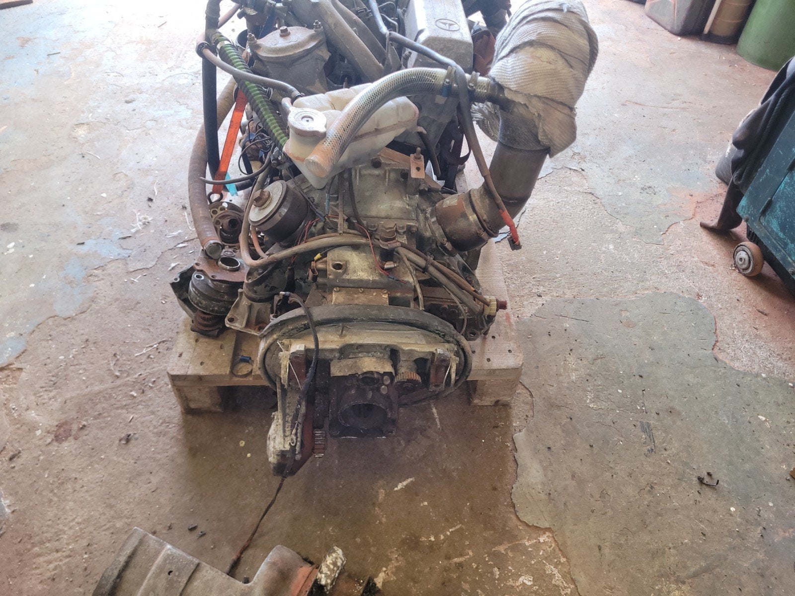 Mercedes Om 603 turbo met defect staartstuk, Ophalen of Verzenden