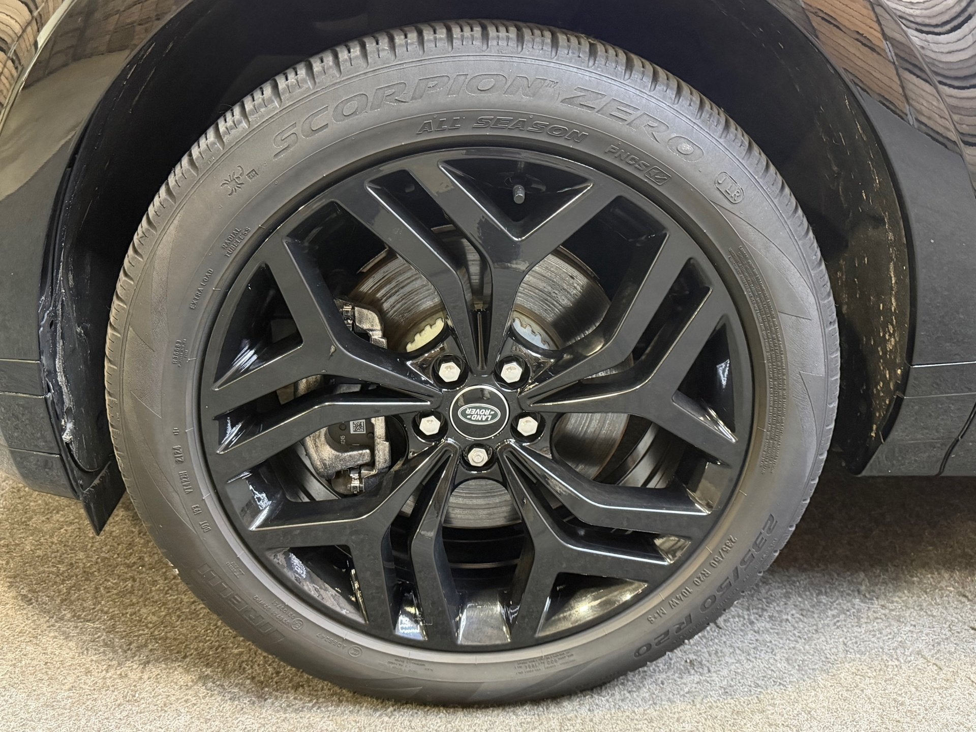 Land Rover Range Rover Evoque 1.5 P300e AWD R-Dynamic SE Pan, Auto's, Zwart, Vierwielaandrijving, Hybride Elektrisch/Benzine, 147 €/maand