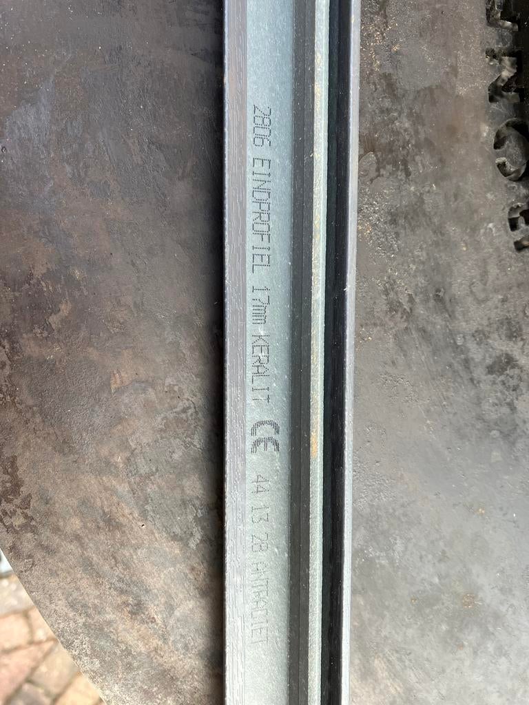 Eindprofiel Keralit 2806  17mm antraciet 240cm, Ophalen, Zo goed als nieuw, Kunststof, Plinten