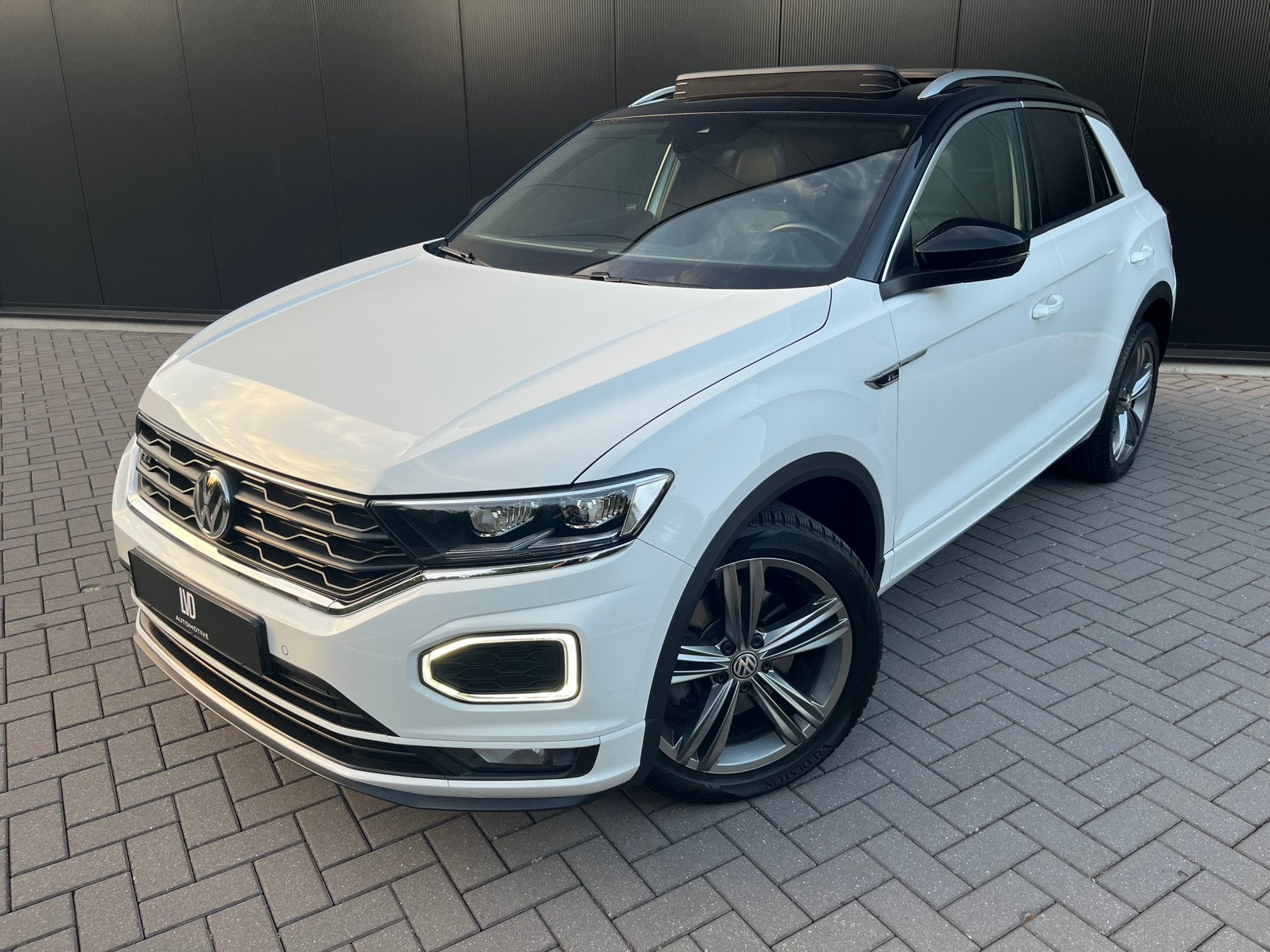 Volkswagen T-Roc 1.5 TSI Sport 3X R-LINE DSG PANO VIRTUAL AC, Auto's, Volkswagen, 1498 cc, 4 cilinders, 150 pk, Origineel Nederlands