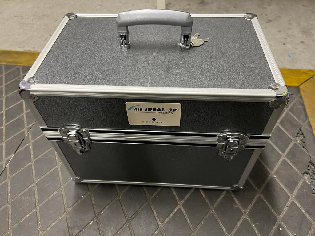 7x Robuuste aluminium koffer met slot en indeling, Ophalen, Gebruikt, 50 tot 60 cm, Slot