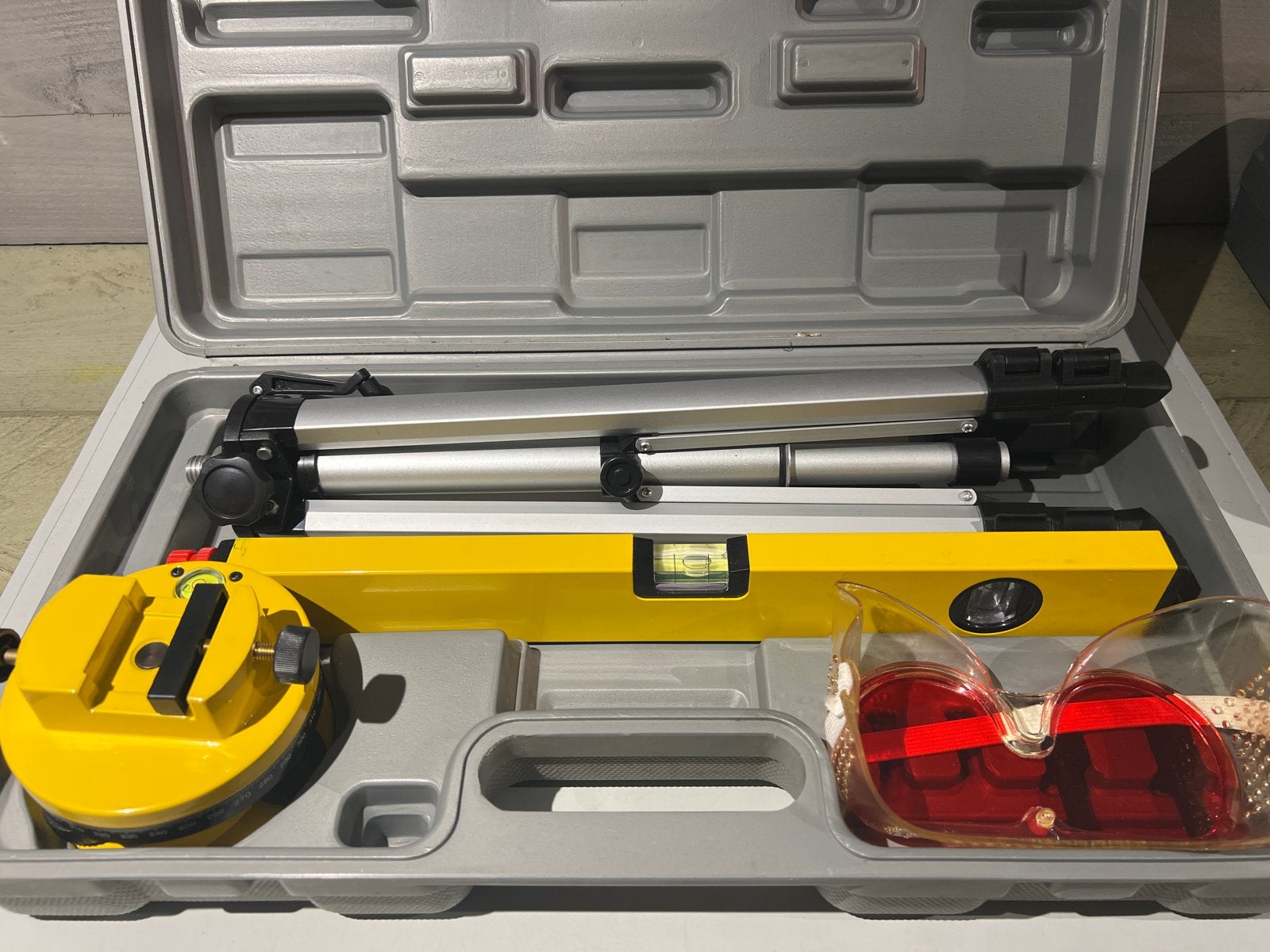 Laser Tool Kit met Statief en Waterpas, Doe-het-zelf en Verbouw, N, N, Ophalen of Verzenden, Zo goed als nieuw