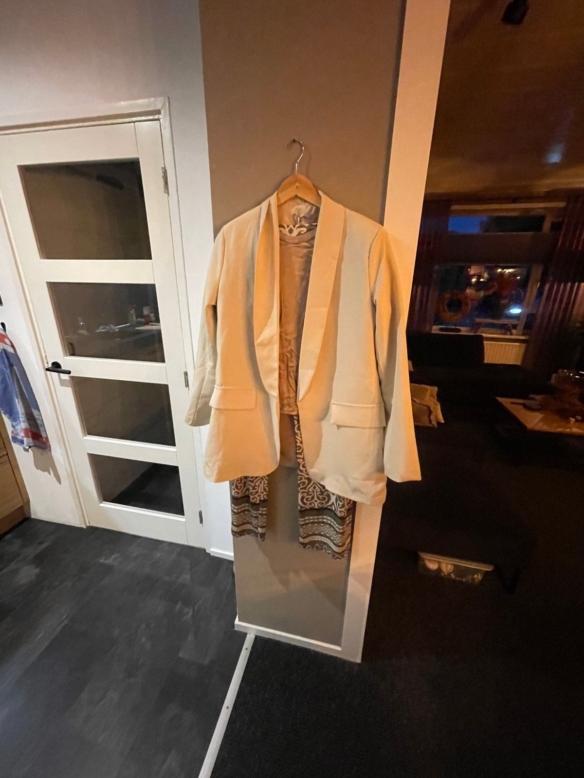 Nieuwe set kleding tot 44 te dragen, Ophalen, Zo goed als nieuw