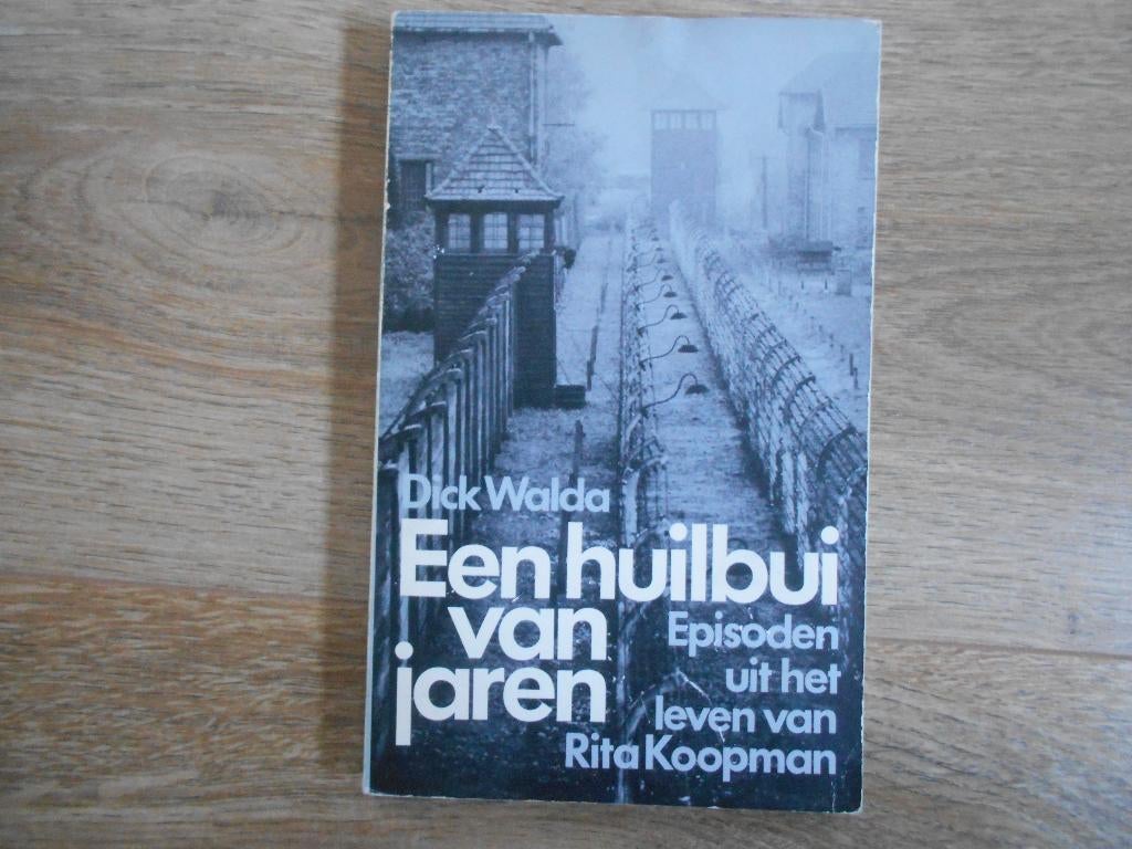 Dick Walda Een huilbui van jaren, Ophalen of Verzenden, Tweede Wereldoorlog, Zo goed als nieuw, Overige onderwerpen