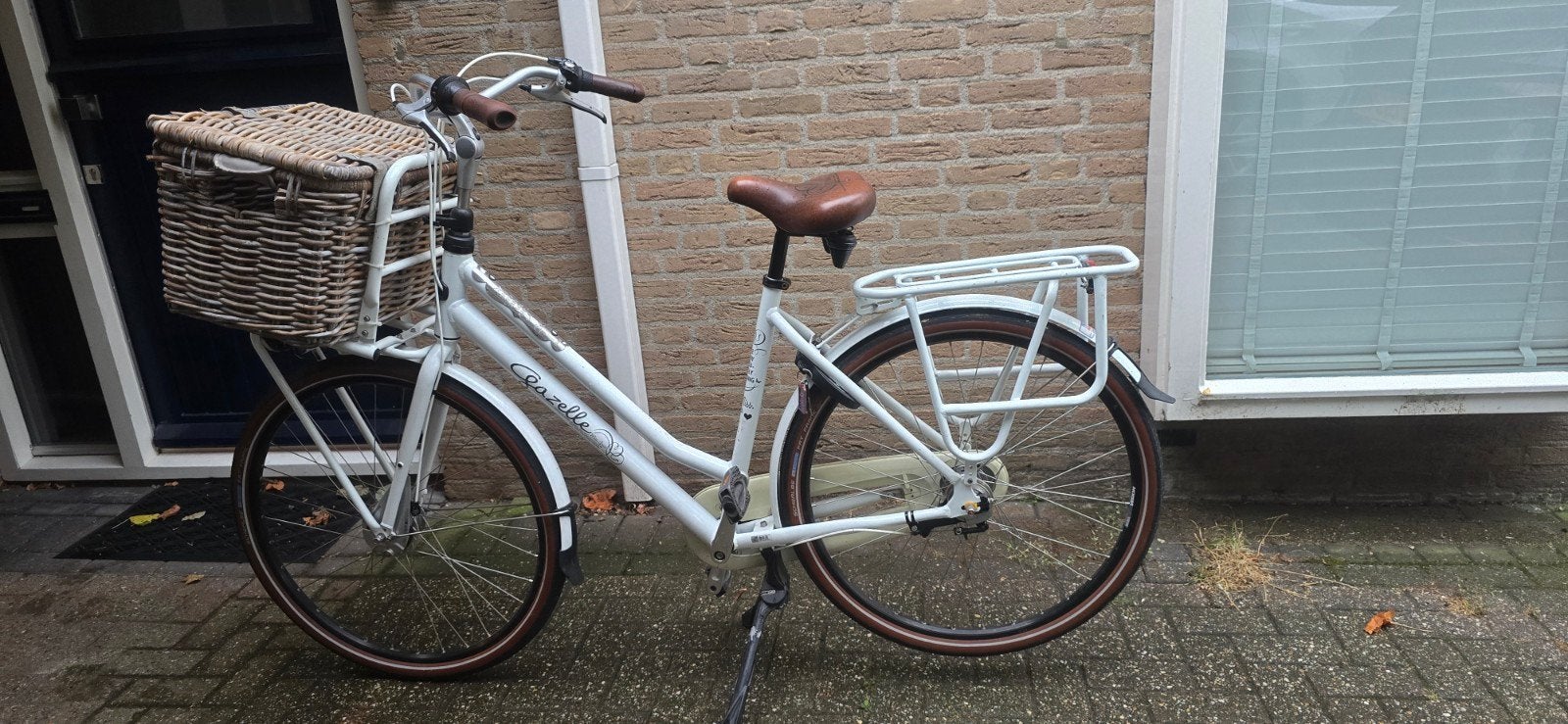 Gazelle Damesfiets - Wit met mand, Terugtraprem, Gebruikt, Versnellingen, Ophalen of Verzenden