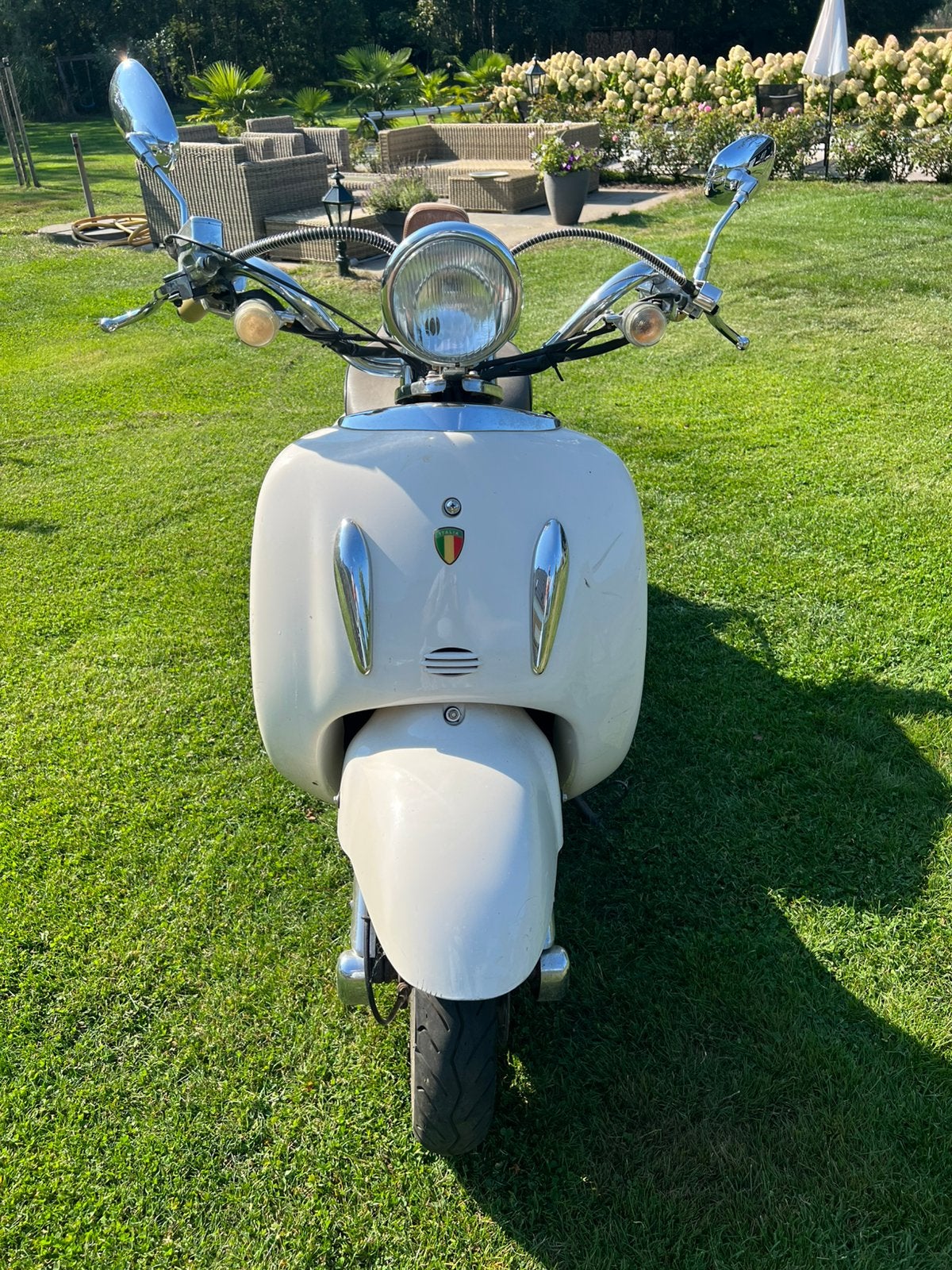 Super leuke scooter ziet er goed uit modena bella 50, Ophalen, Gebruikt, Benzine