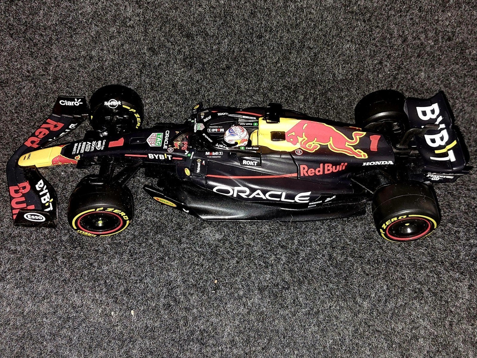 Bburago Red Bull Racing F1-75 Max Verstappen 1:24, Hobby en Vrije tijd, Modelauto's | 1:24, Ophalen of Verzenden