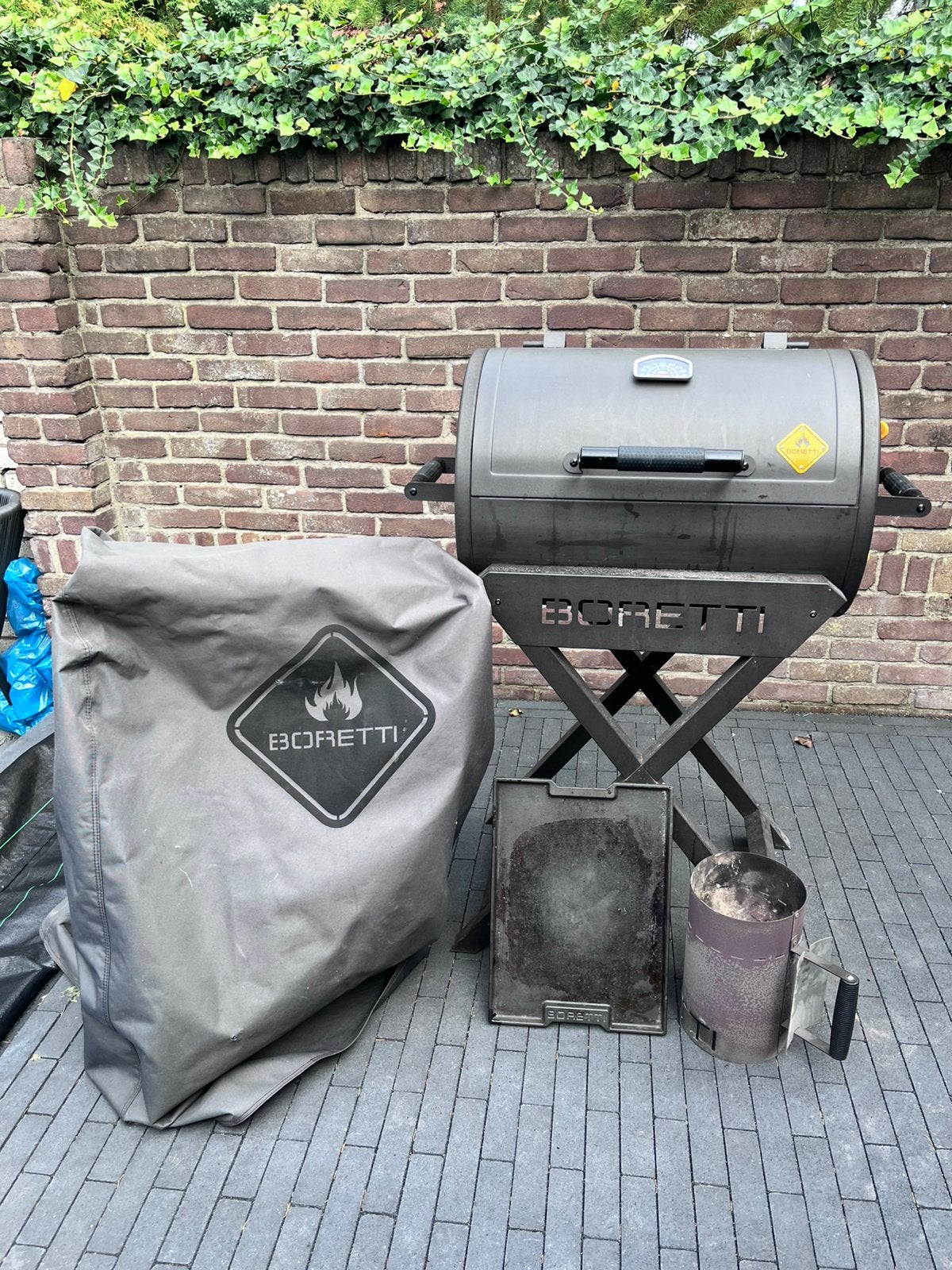 Zeer nette en complete Boretti Fratello houtskool barbecue!, Ophalen, Gebruikt, Met accessoires