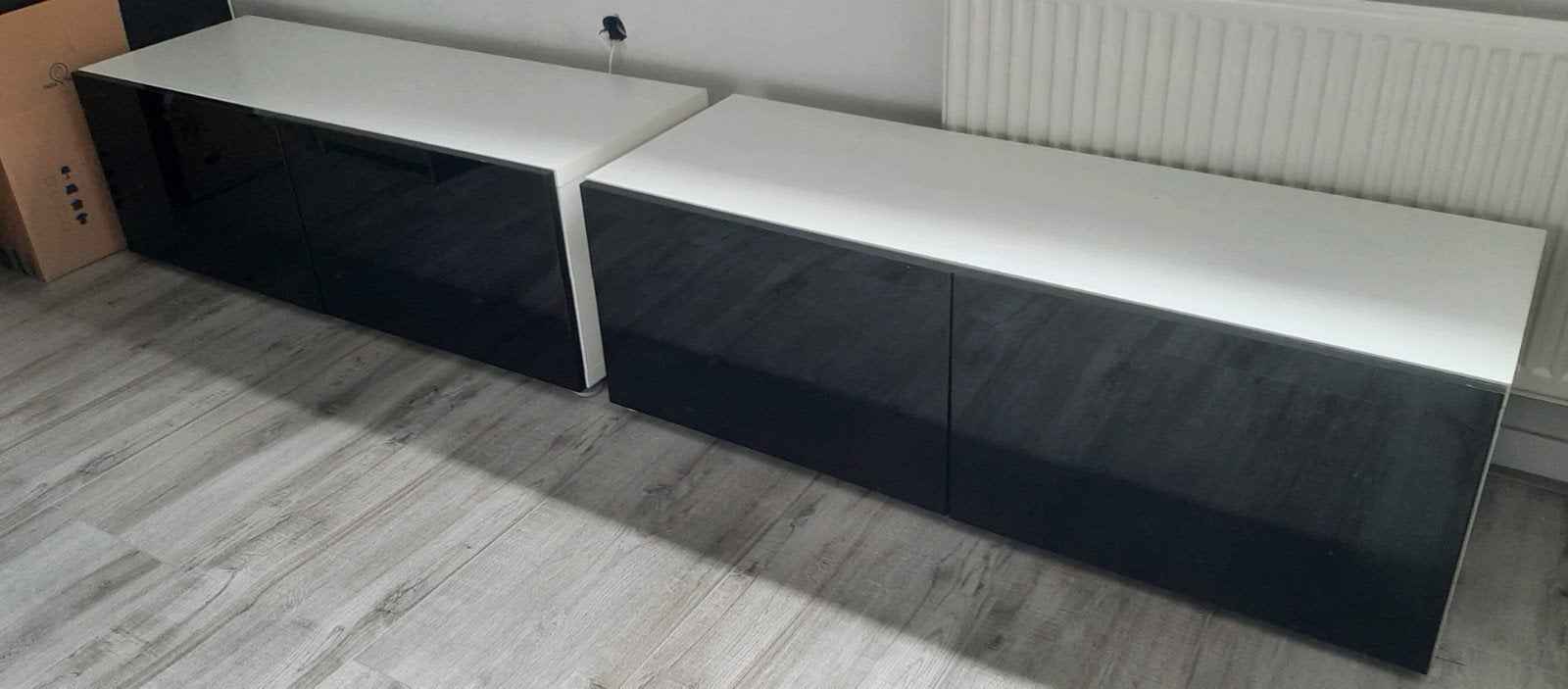 2 mooie witte kasten met hoogglans zwarte deuren, Huis en Inrichting, Kasten | Wandmeubels, Ophalen, Zo goed als nieuw