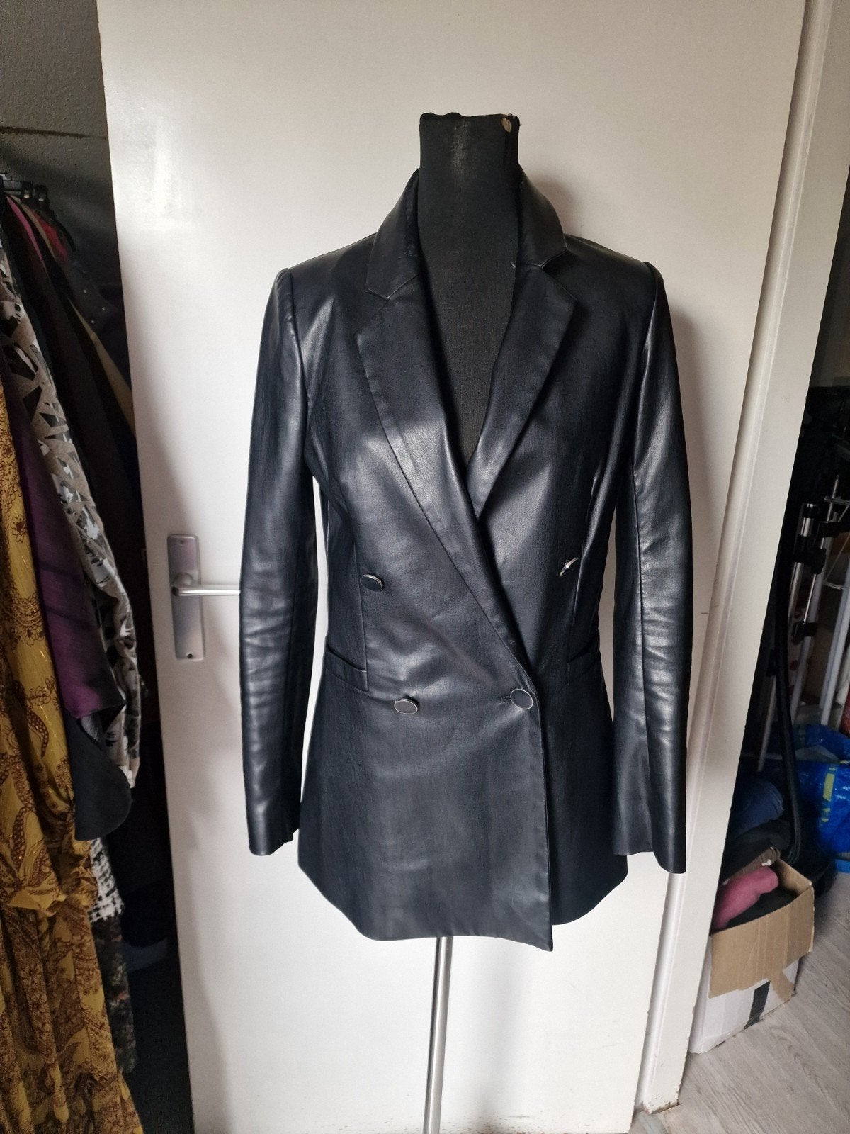 leatherlook jasje guess maat xs, Kleding | Dames, Ophalen of Verzenden, Zo goed als nieuw, Maat 34 (XS) of kleiner, Zwart