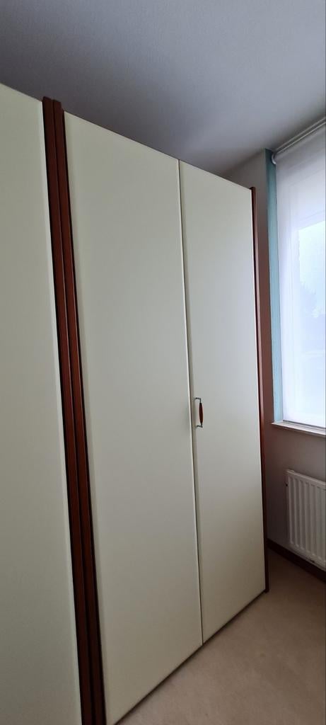 Kledingkast met rechtsdraaiende vouwdeur, ivoor/kersen, Ophalen, Met deur(en), Gebruikt, 100 tot 150 cm