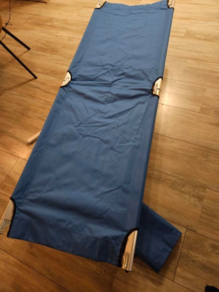 Veldbed blauw in tas, Ophalen of Verzenden, Zo goed als nieuw, Aluminium, Inklapbaar