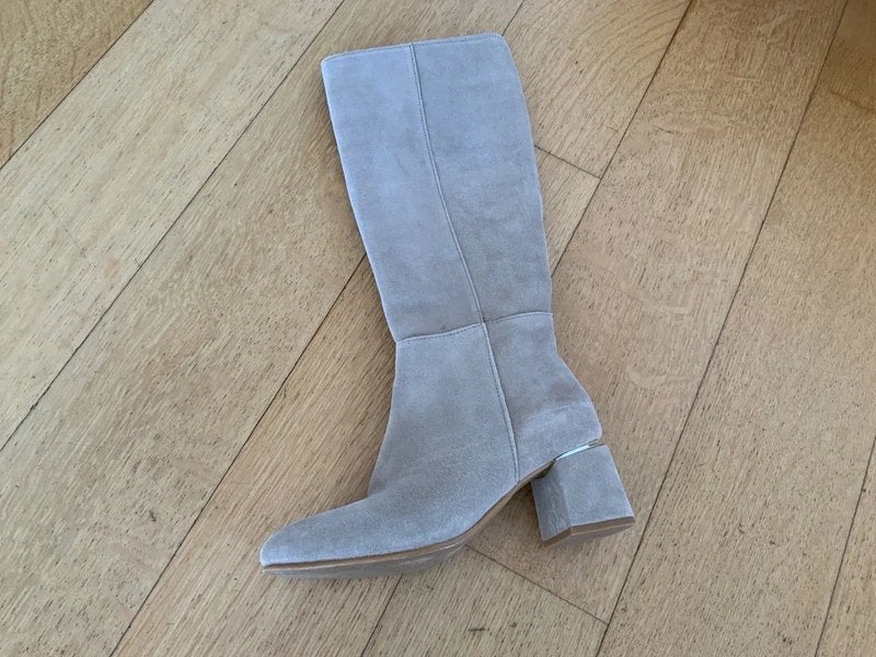 Stijlvolle suède laarzen met blokhak, Ophalen of Verzenden, Zo goed als nieuw, Beige, Hoge laarzen