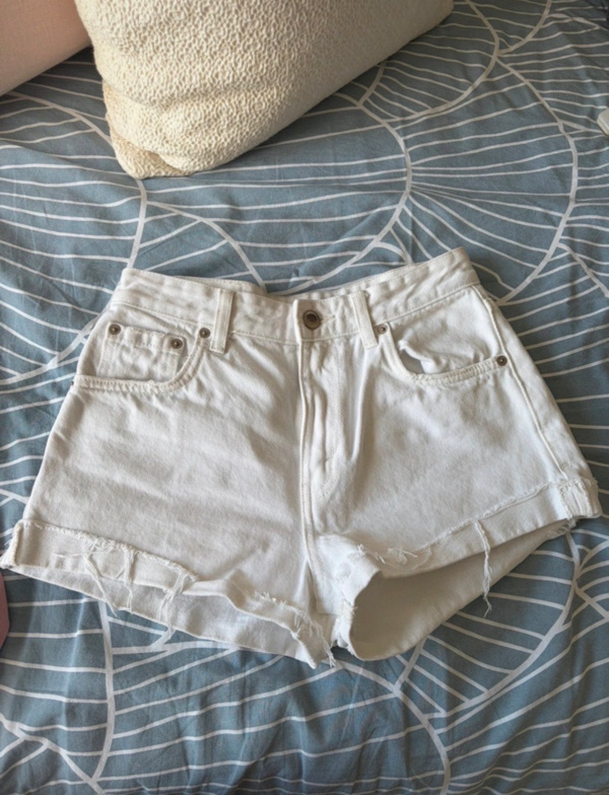 Witte denim shorts van Pull&Bear - Maat 34 (XS), Kort, Wit, Ophalen of Verzenden, Zo goed als nieuw