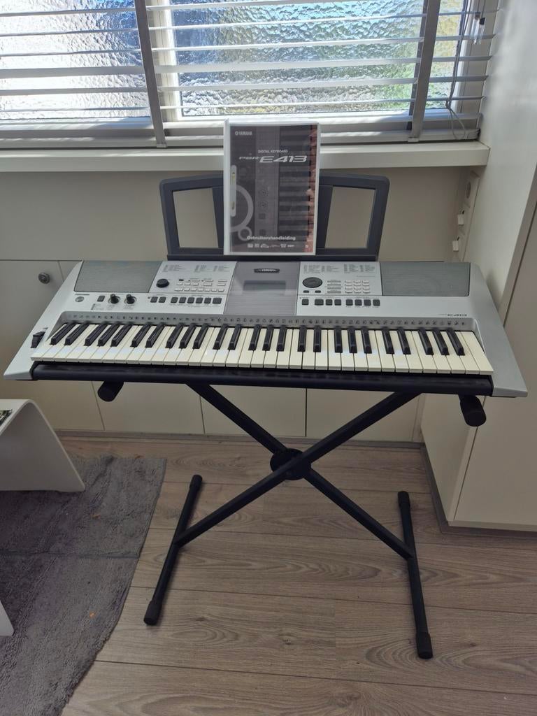 Yamaha PSR-E413 Keyboard met standaard - Zo goed als nieuw, 61 toetsen, Yamaha, Ophalen of Verzenden, Zo goed als nieuw