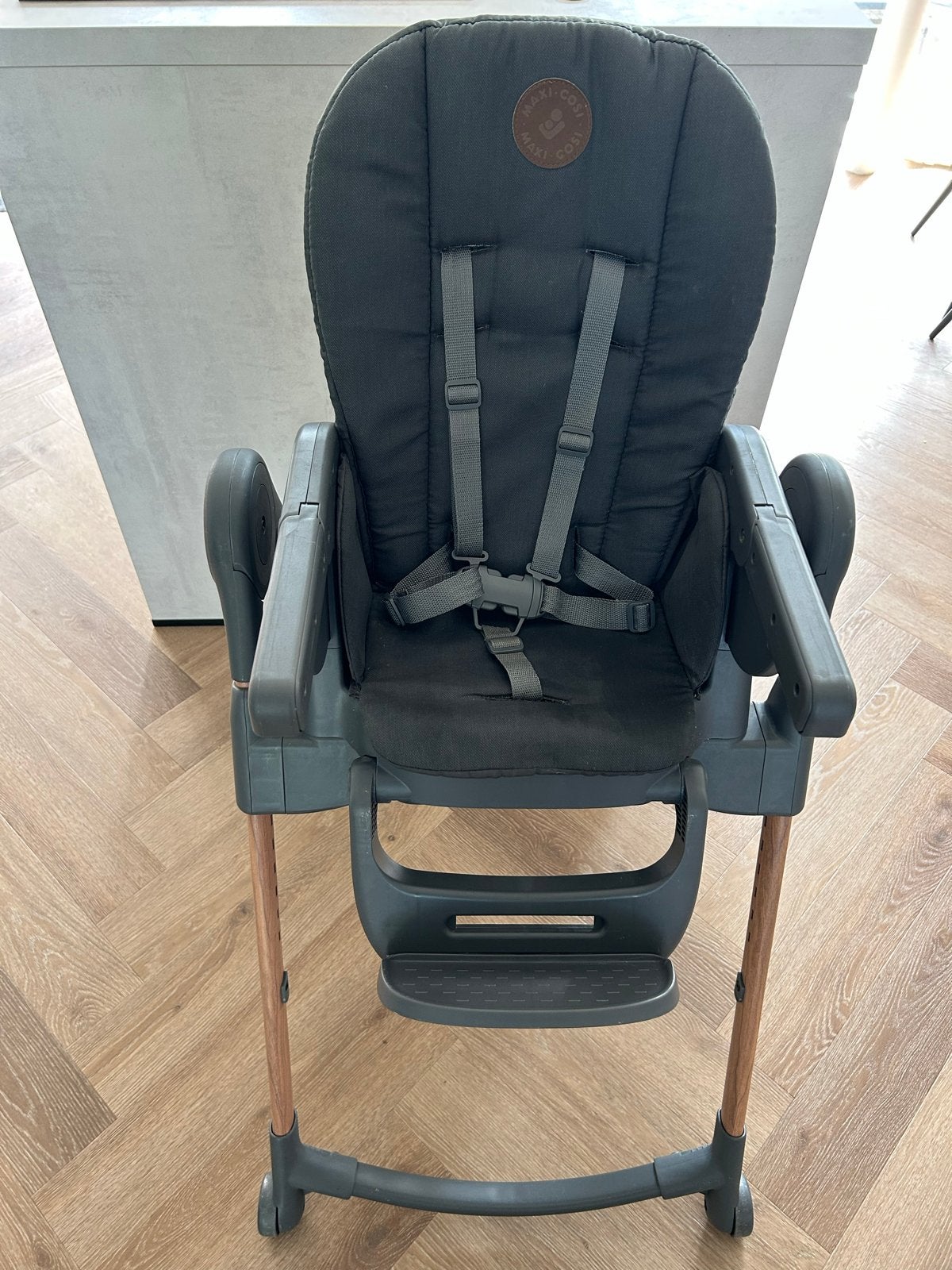 Twee Maxi-Cosi Minla Kinderstoelen met Eetblad en, Kinderen en Baby's, Kinderstoelen, Ophalen, Zo goed als nieuw, Meegroeistoel