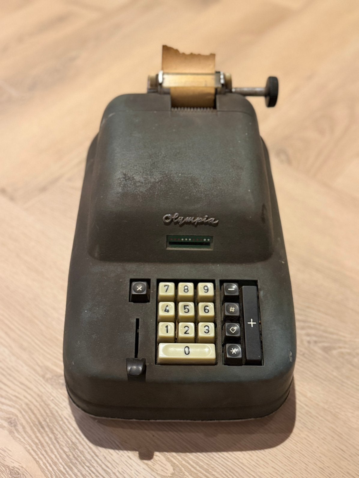 Vintage Olympia mechanische rekenmachine met papierrol, Ophalen of Verzenden
