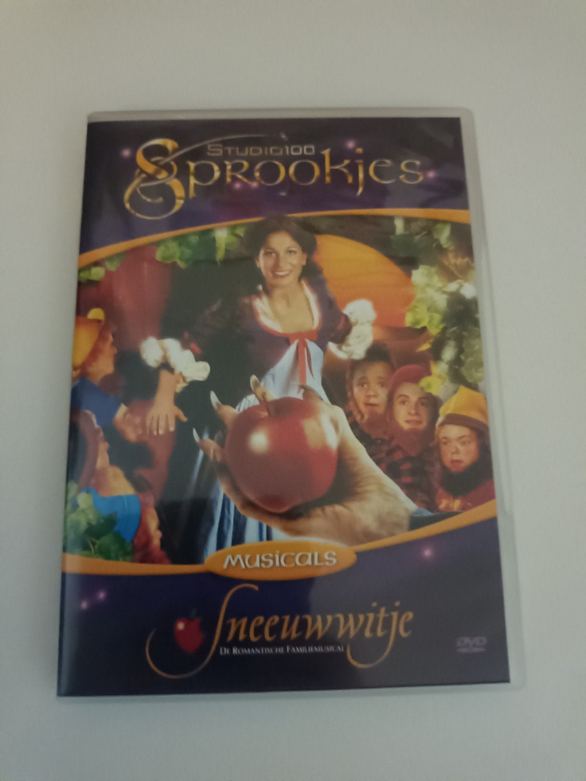 Dvd Studio 100 musical Sneeuwwitje, Ophalen of Verzenden, Zo goed als nieuw, Overige typen