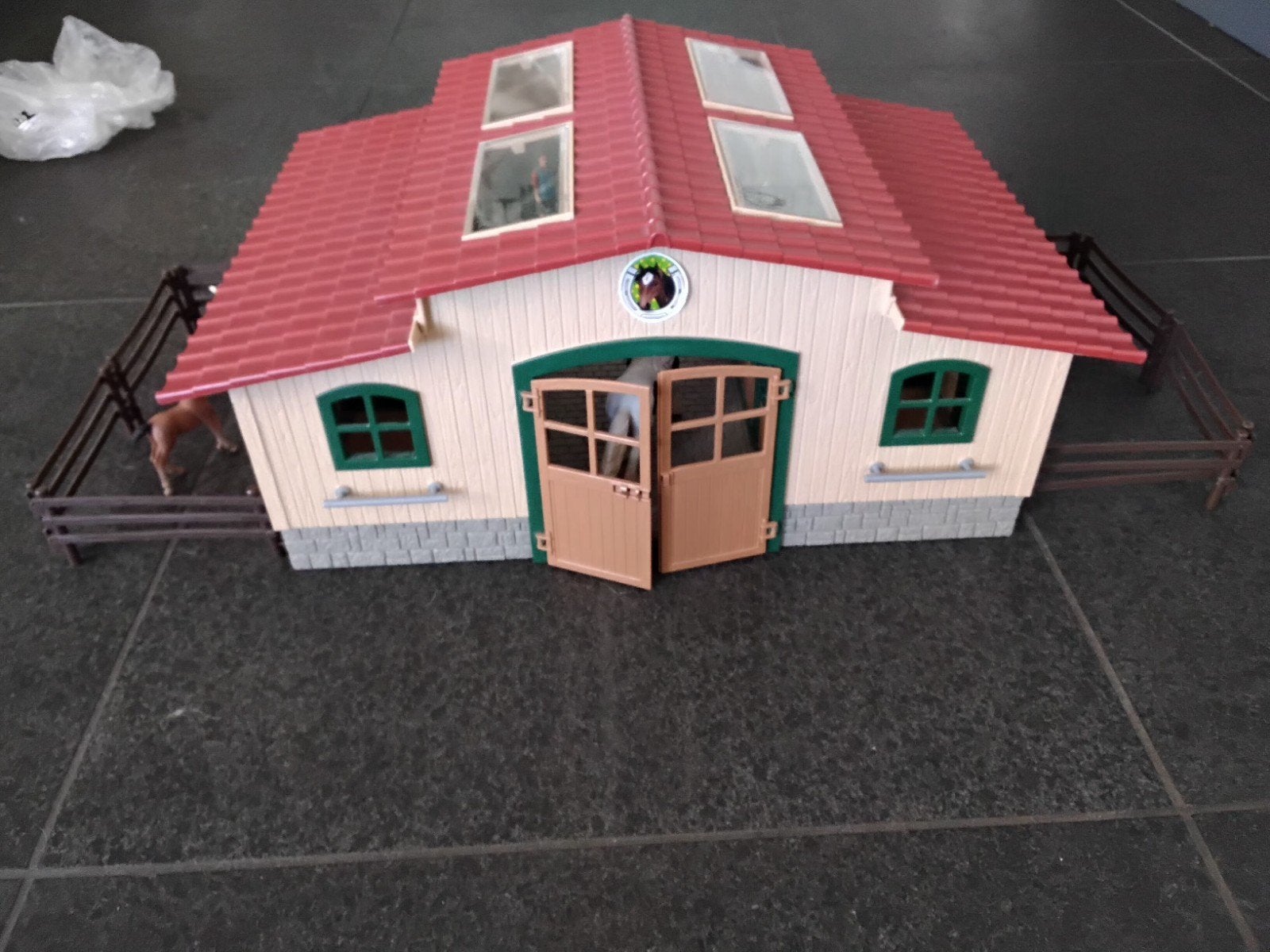 Schleich Manege incl paarden, veulens en accessoires, Ophalen of Verzenden, Zo goed als nieuw