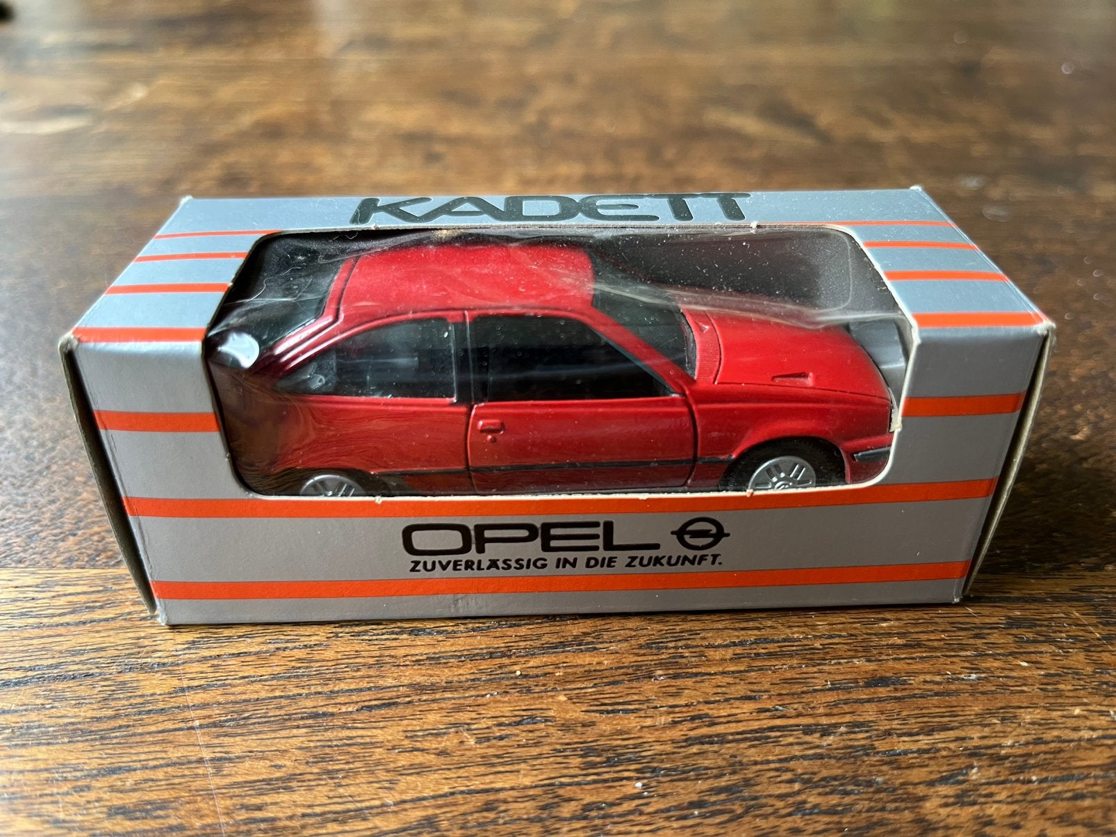Gama Opel Kadett GSi schaal 1:43 in origineel doosje, Ophalen of Verzenden, Zo goed als nieuw, Auto, Gama