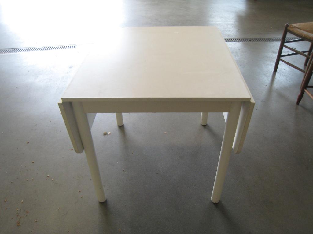 Kleine witte eettafel met opklapbladen, Huis en Inrichting, Tafels | Eettafels, Gebruikt
