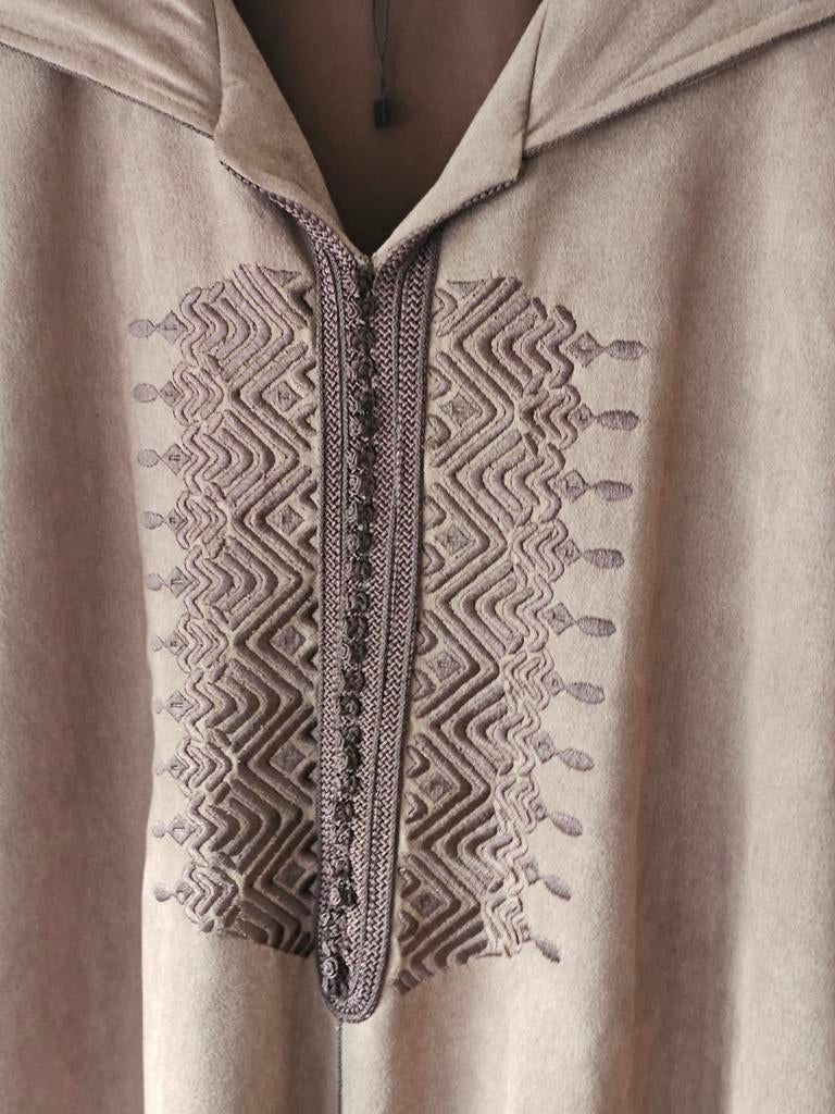Mooie Marokkaanse Djellaba met borduursel, Kleding | Heren, Ophalen of Verzenden, Nieuw, Onbekend