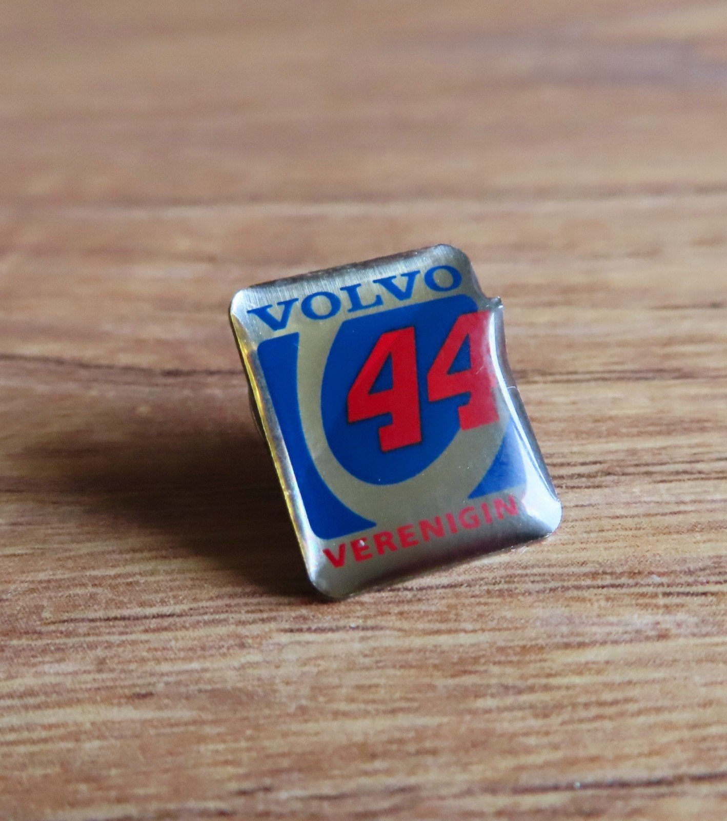 Te koop: VOLVO V-44 VERENIGING PIN, Ophalen of Verzenden, Zo goed als nieuw, Auto's