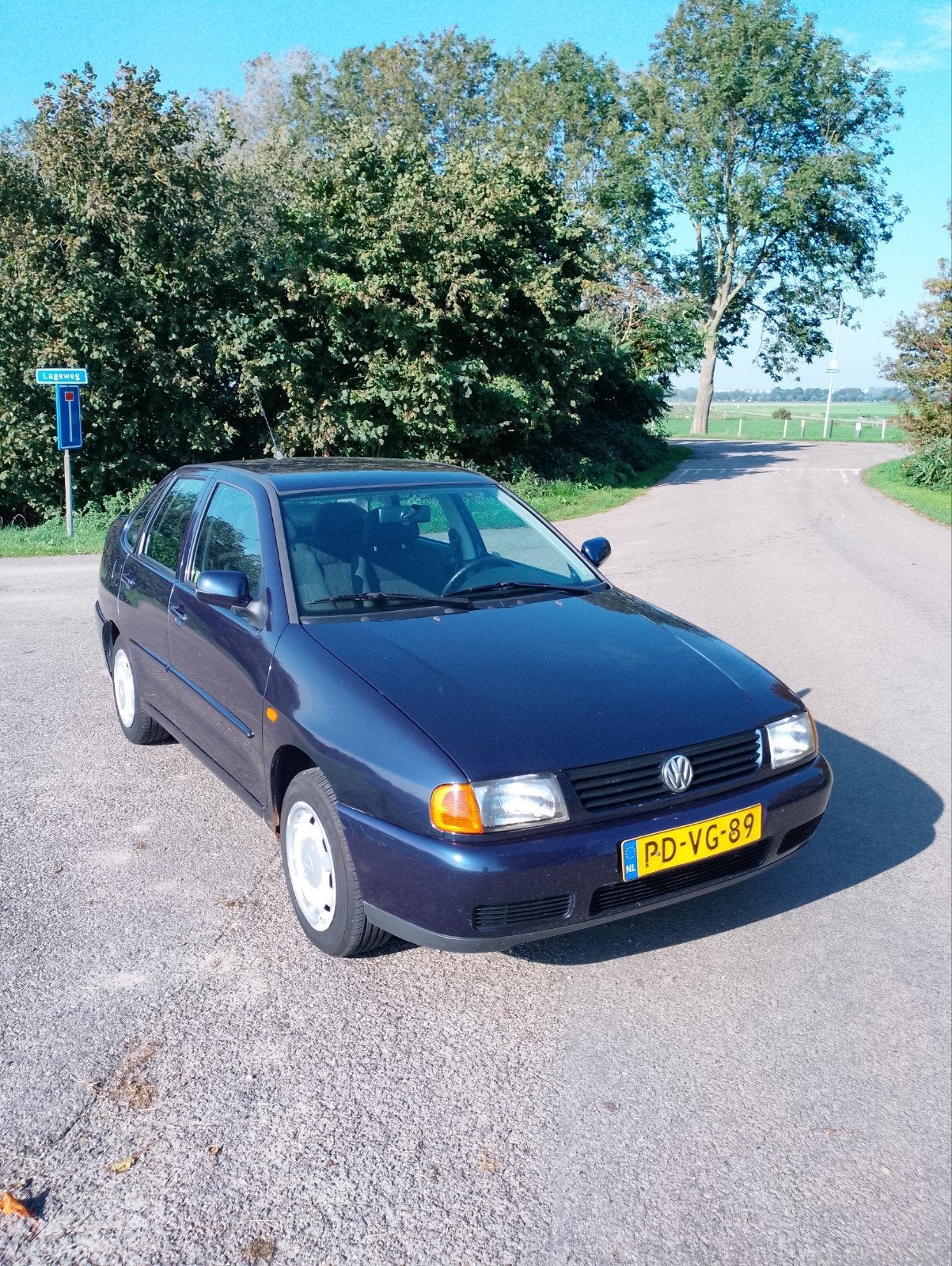 Volkswagen Polo sedan 1.4 liter 1996, Voorwielaandrijving, 15 km/l, 31 €/maand, 4 cilinders