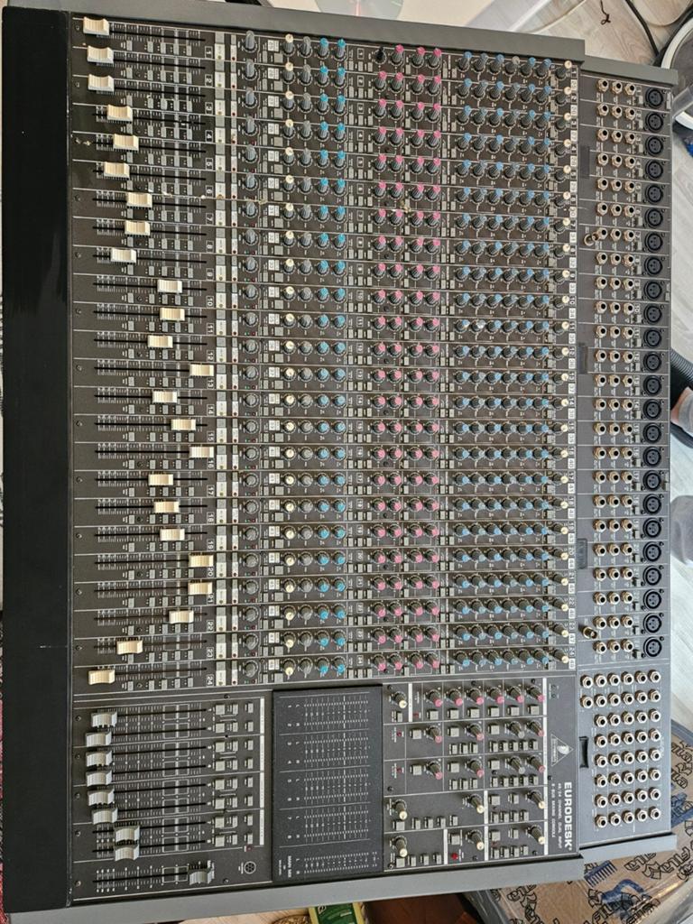 Behringer Eurodesk 48/24 Kanaals Dual Input Mengpaneel, Gebruikt, Music Tribe Brands UK Ltd., 100 New Bridge Street, London, EC4V 6JA, UK