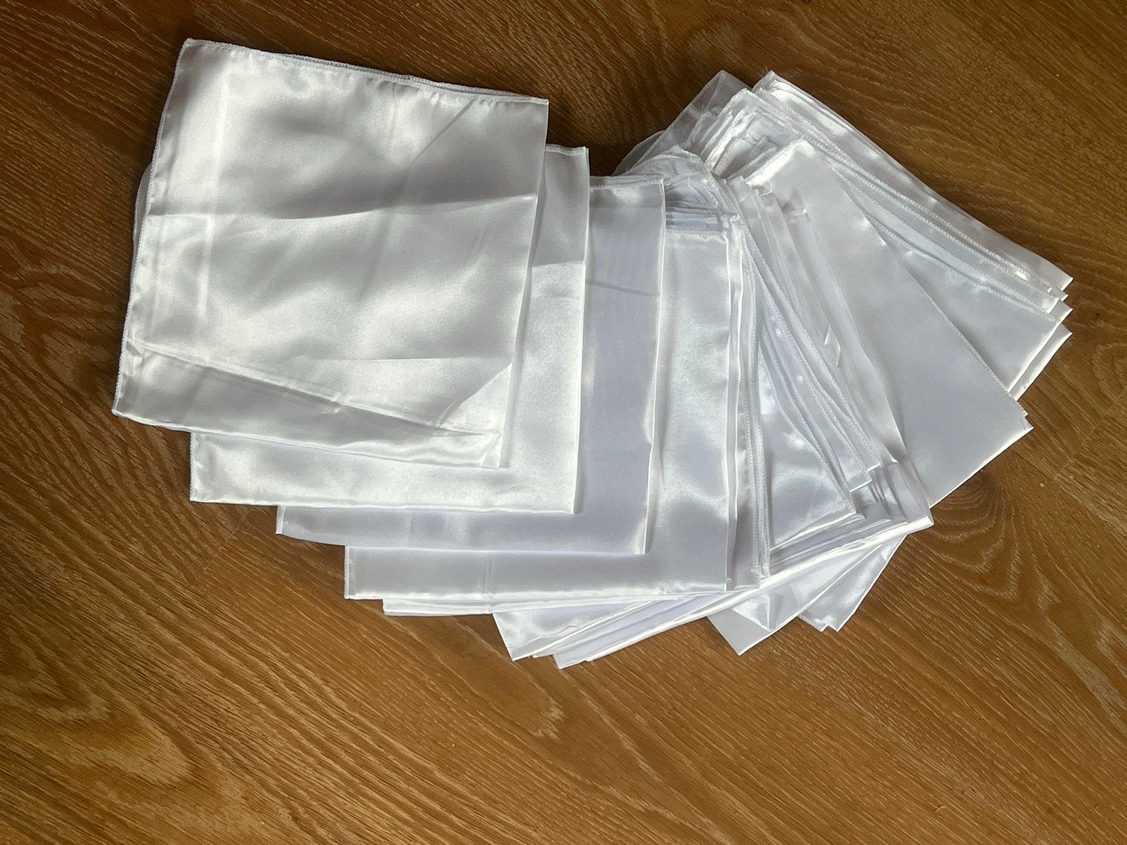 30 Satijnen Servetten (43x43 cm). Nieuw., Ophalen of Verzenden, Nieuw, Overige materialen, Overige typen