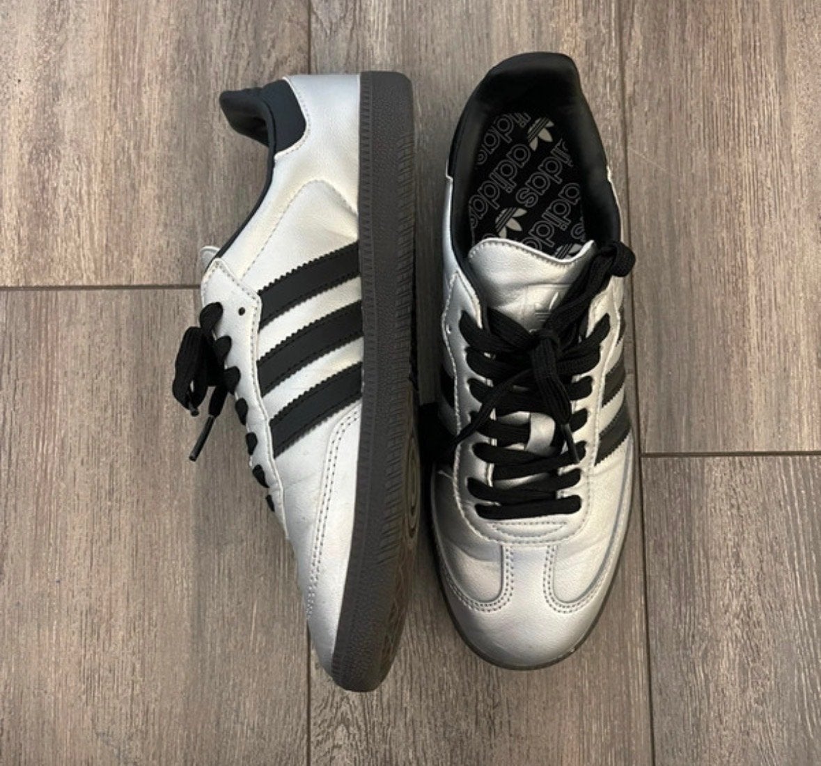 Adidas Samba Zilver Maat 40 zo goed als nieuw, Kleding | Dames, Ophalen of Verzenden, Gedragen, Overige kleuren, Sneakers of Gympen