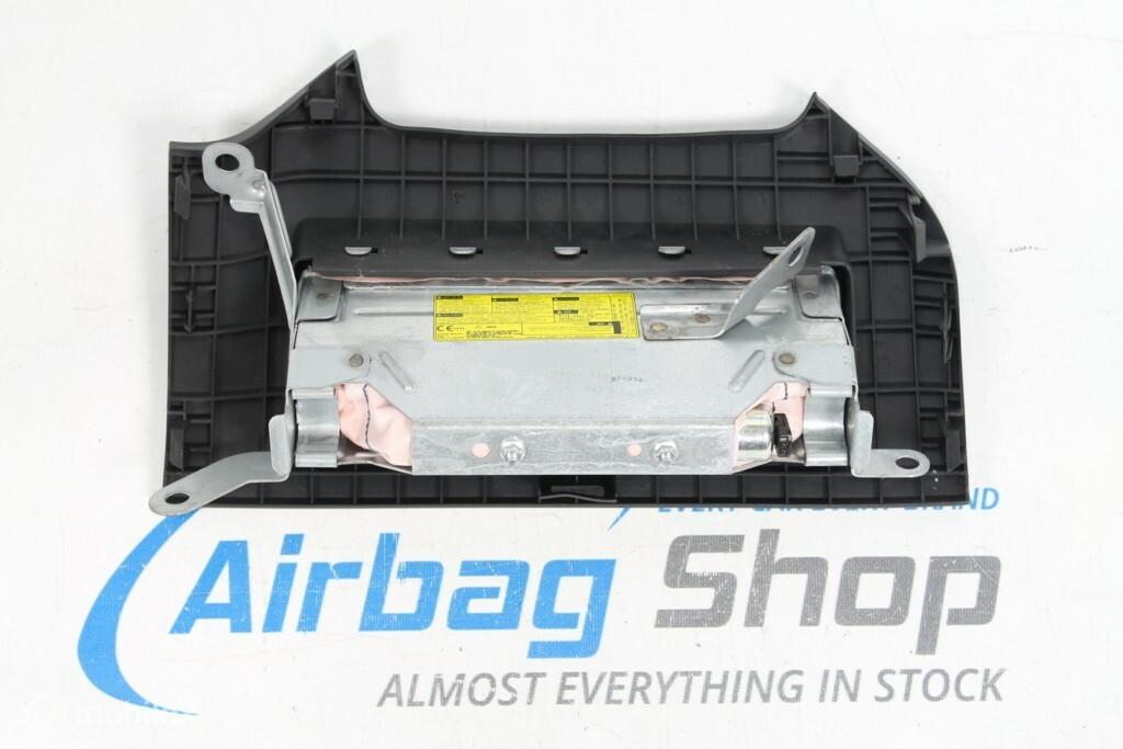 Knie airbag Toyota Verso (2011-heden)