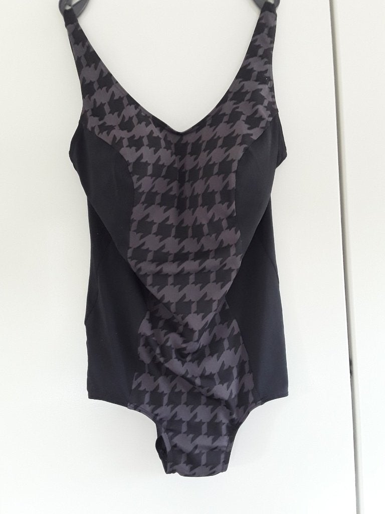 Tweka corrigerend badpak maat 44 met soft cups, Kleding | Dames, Zwart, Badpak, Ophalen of Verzenden, Zo goed als nieuw