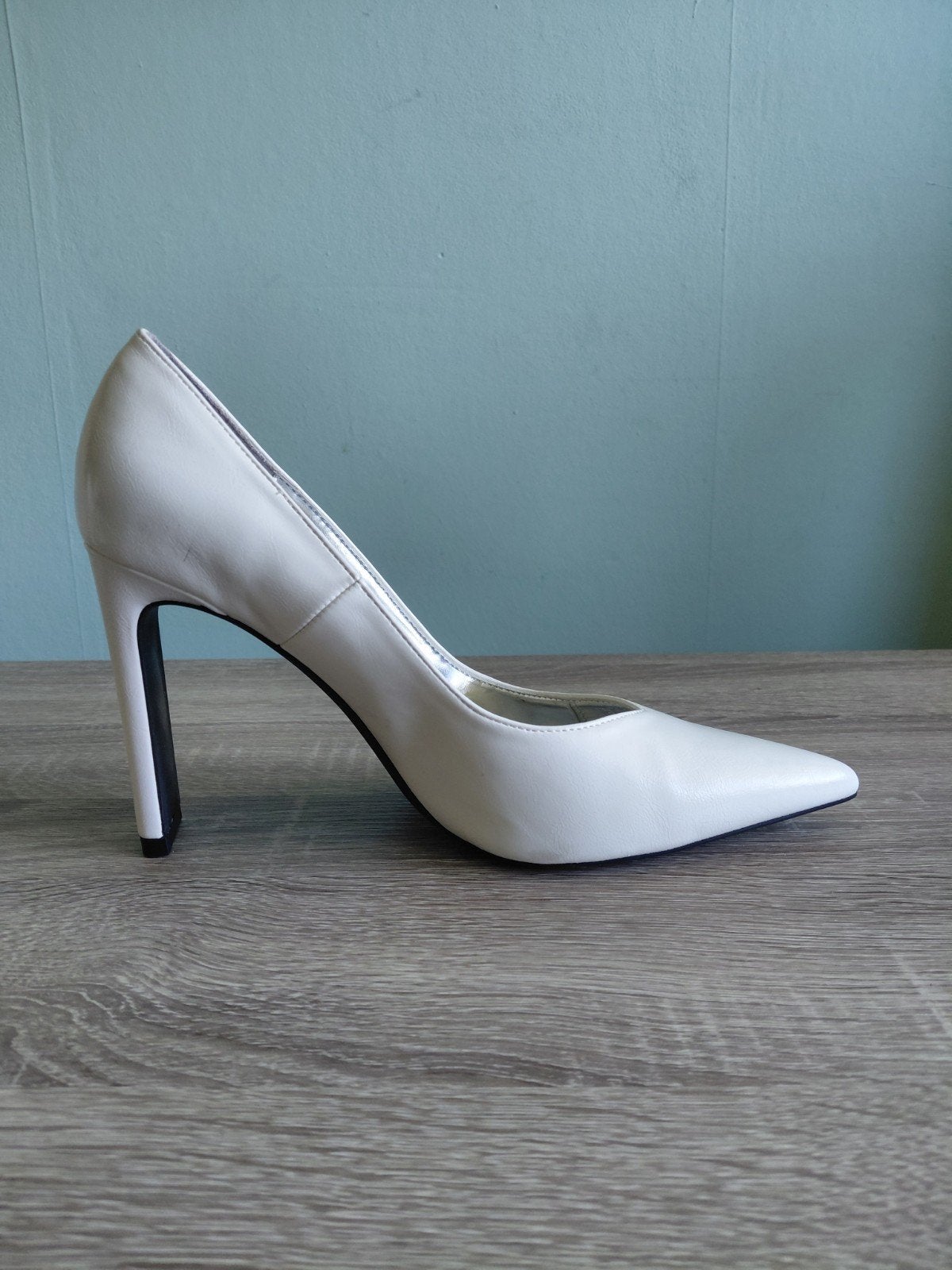 Witte Bershka Pumps met Puntige Neus maat 40, Pumps, Wit, Zo goed als nieuw, Bershka