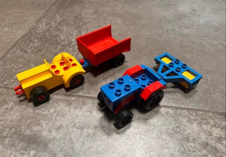 Duplo Trekkers: Vintage Geel met Aanhanger & Blauw met Hark, Gebruikt, Overige typen, Ophalen of Verzenden, Duplo