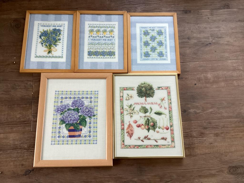 Borduurwerken hortensia vergeet mij nietjes, Ophalen of Verzenden, Zo goed als nieuw