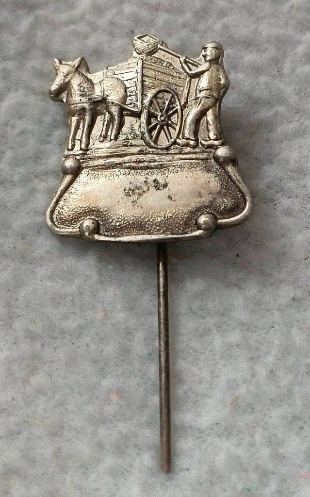 Speldje boer met kar, Verzamelen, Ophalen of Verzenden, Zo goed als nieuw, Overige onderwerpen, Speldje of Pin