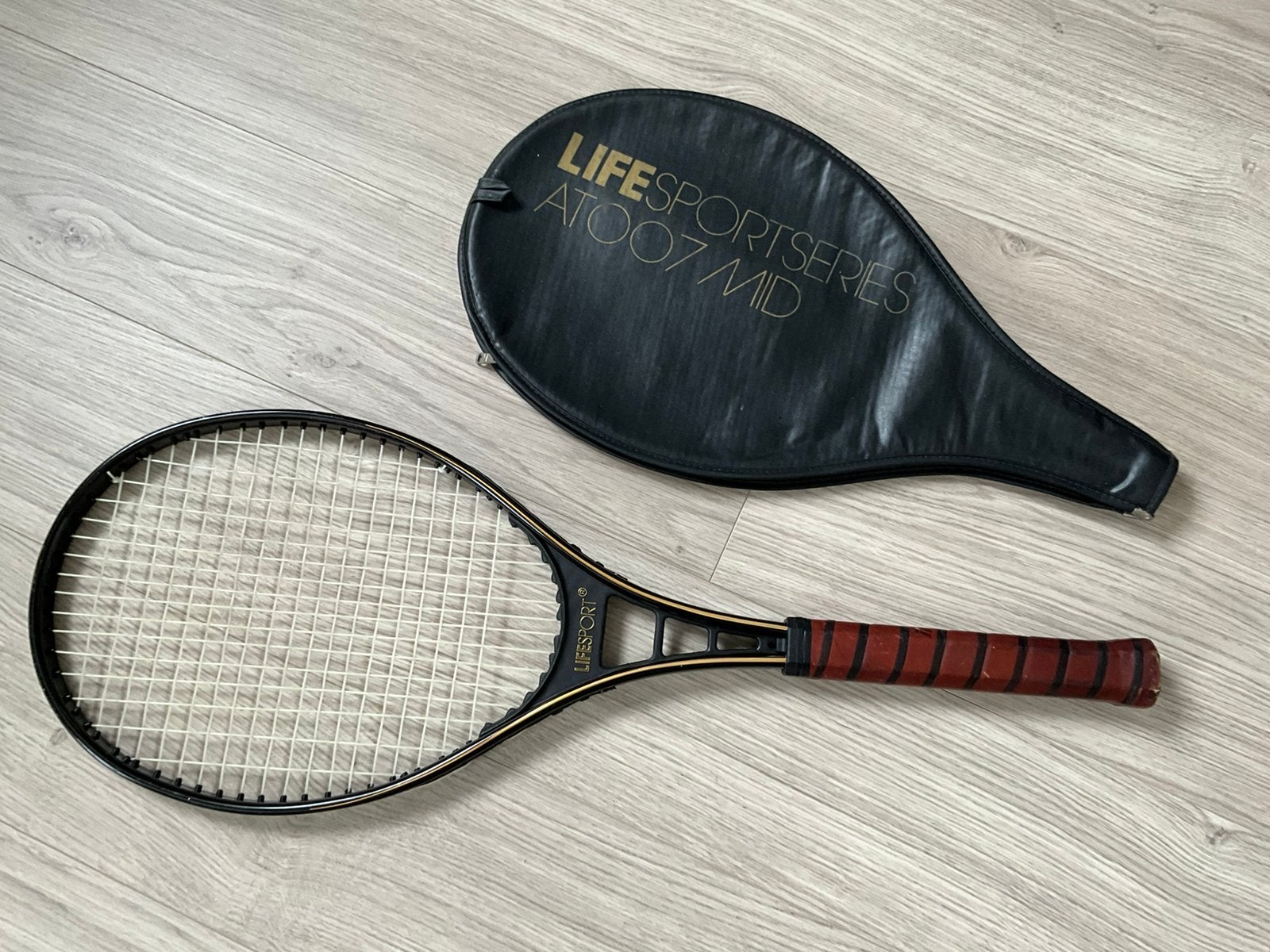 Vintage LIFE SPORTSERIES ATO07 MID Tennisracket met hoes, Sport en Fitness, Tennis, Zo goed als nieuw, Racket, L3, Ophalen