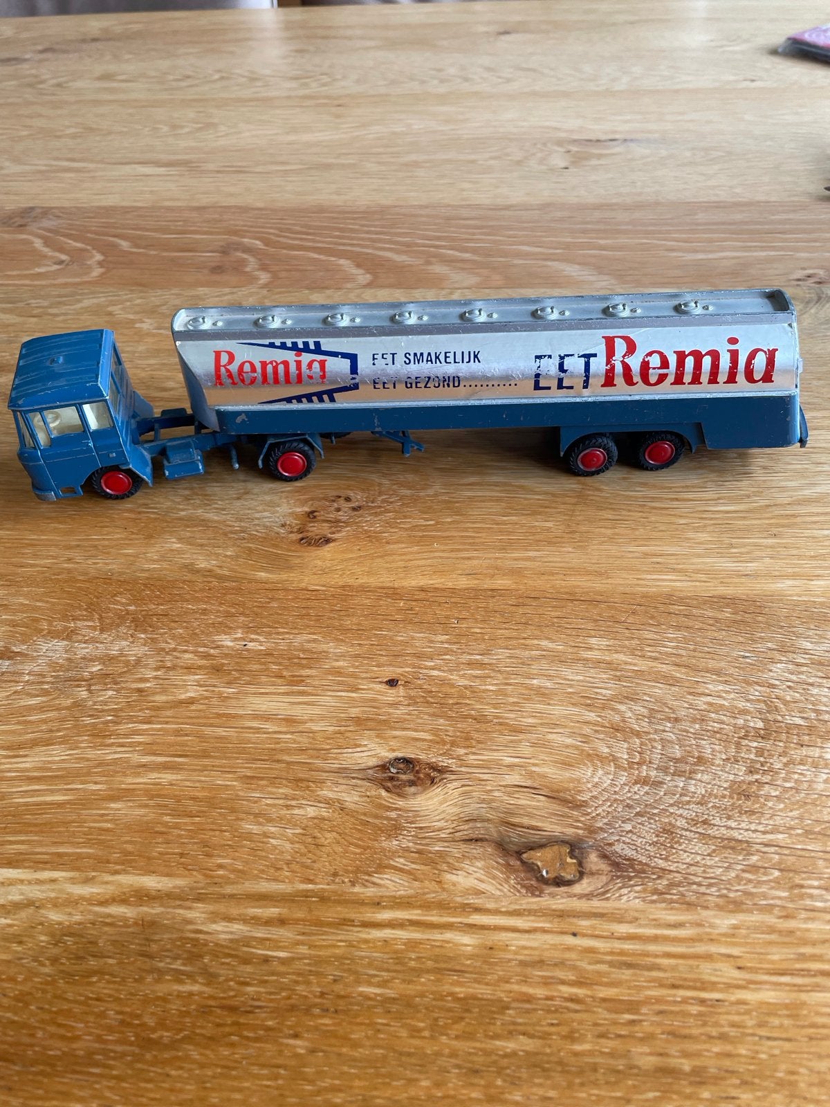 Vintage Lion Car nr. 37 Remia Tankwagen - Made in Holland, Hobby en Vrije tijd, Modelbouw | Auto's en Voertuigen, Overige merken