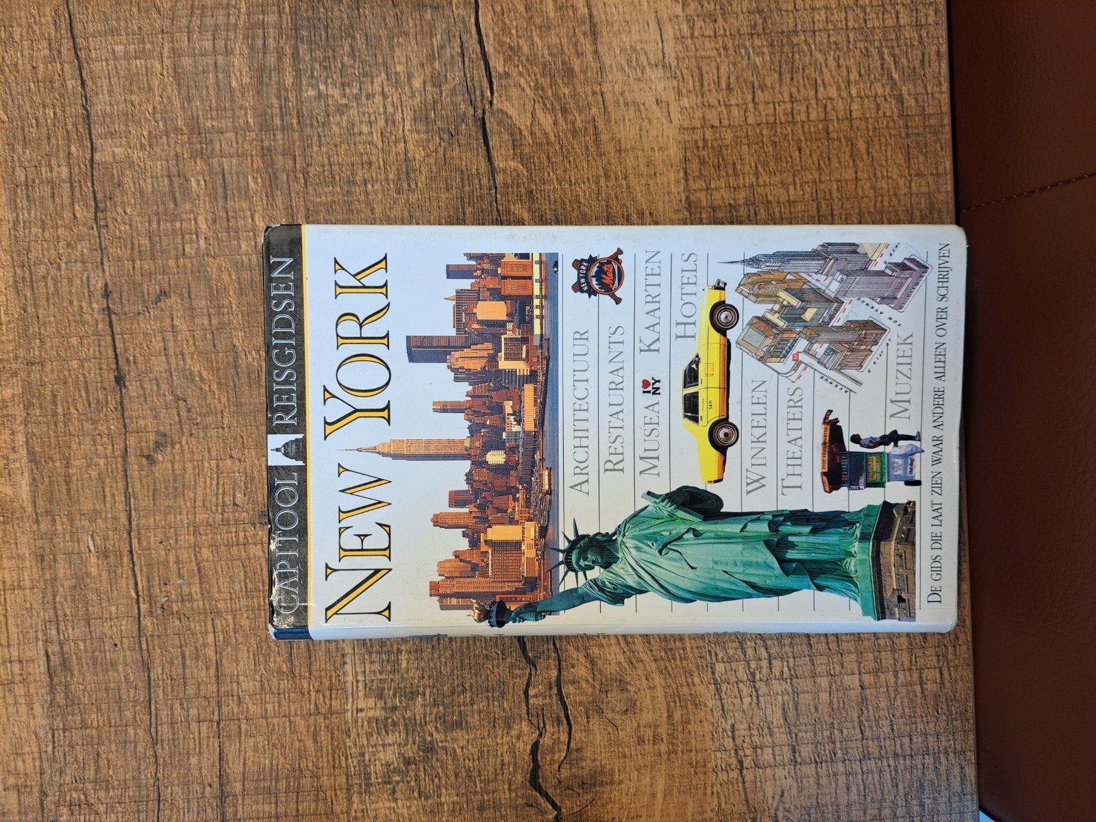 Capitool Reisgids New York - Ontdek de Big Apple!, Boeken, Reisgidsen, Gelezen, Capitool, Ophalen of Verzenden, Reisgids of -boek