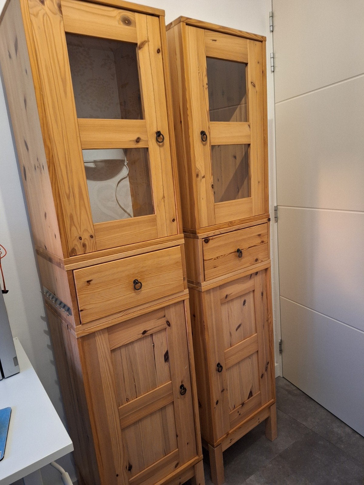 Massief grenen vitrinekasten met lades en deuren, Ophalen, Gebruikt, Met deur(en), Landelijk, Klassiek