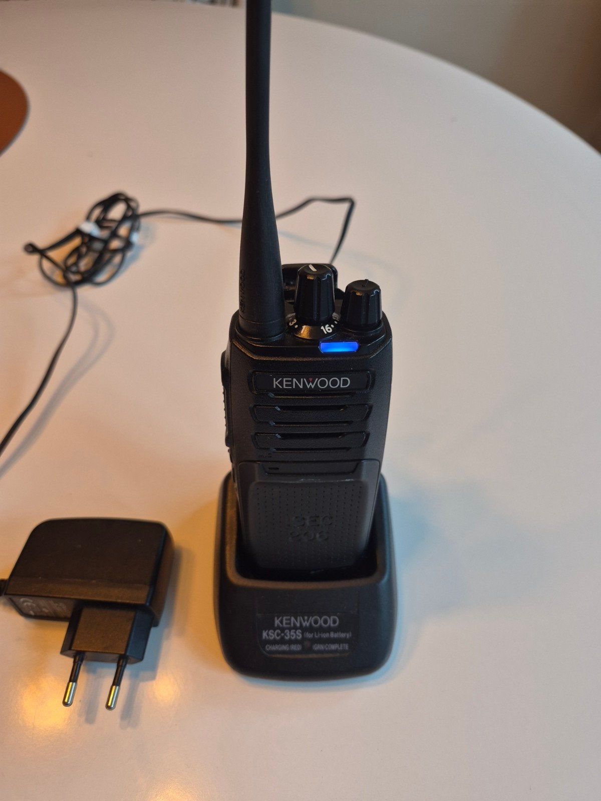 Kenwood NX-1300-E3 UHF Portofoon / Walkie Talkie Set + Lader, Ophalen of Verzenden, Gebruikt, 2 to 5 km, Portofoon of Walkie-talkie