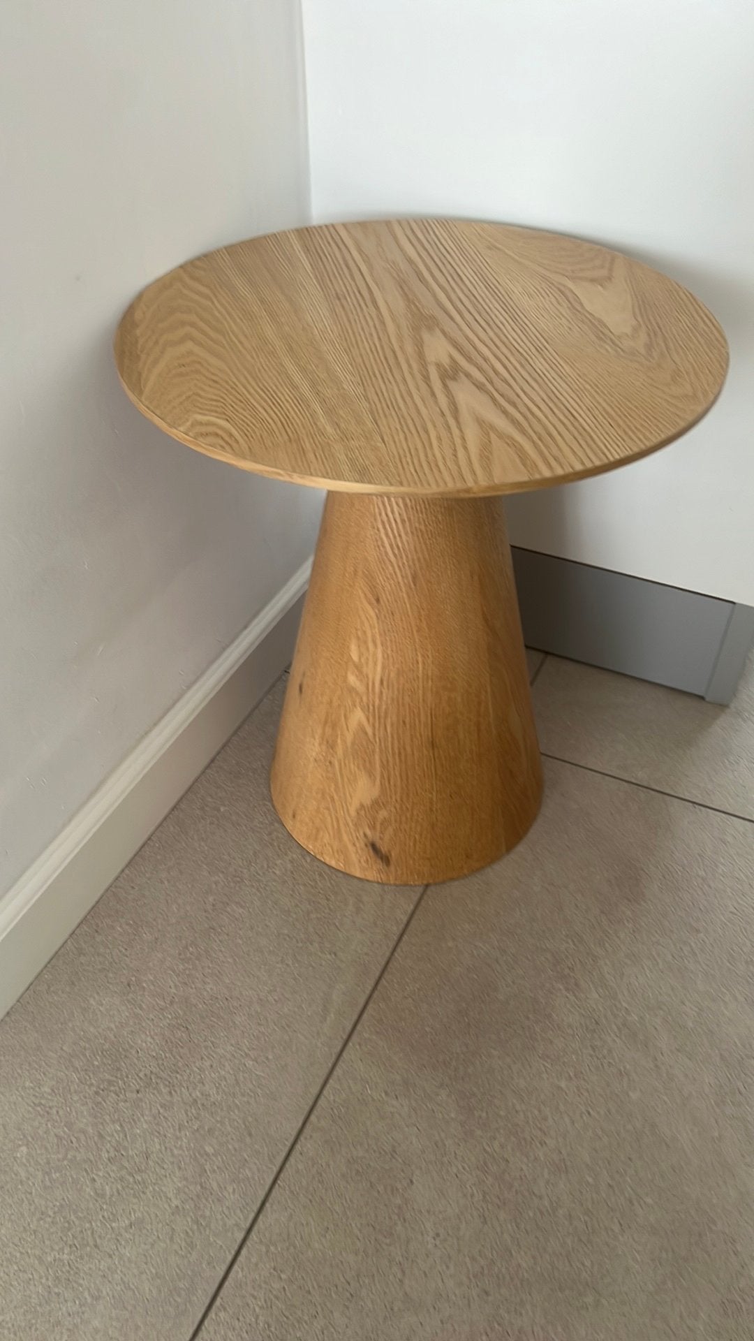 Kwantum bijzettafel / hout zgan, Huis en Inrichting, Minder dan 55 cm, Rond, Zo goed als nieuw, Ophalen