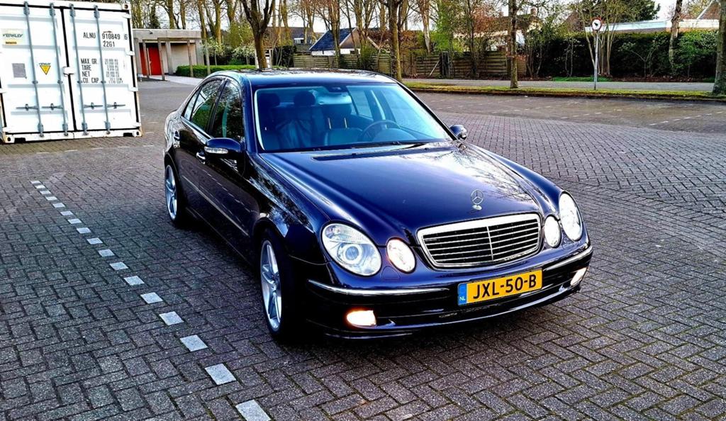 Mercedes-Benz E500 v8 2004, Auto's, Automaat, Stoelverwarming, Blauw, Leder