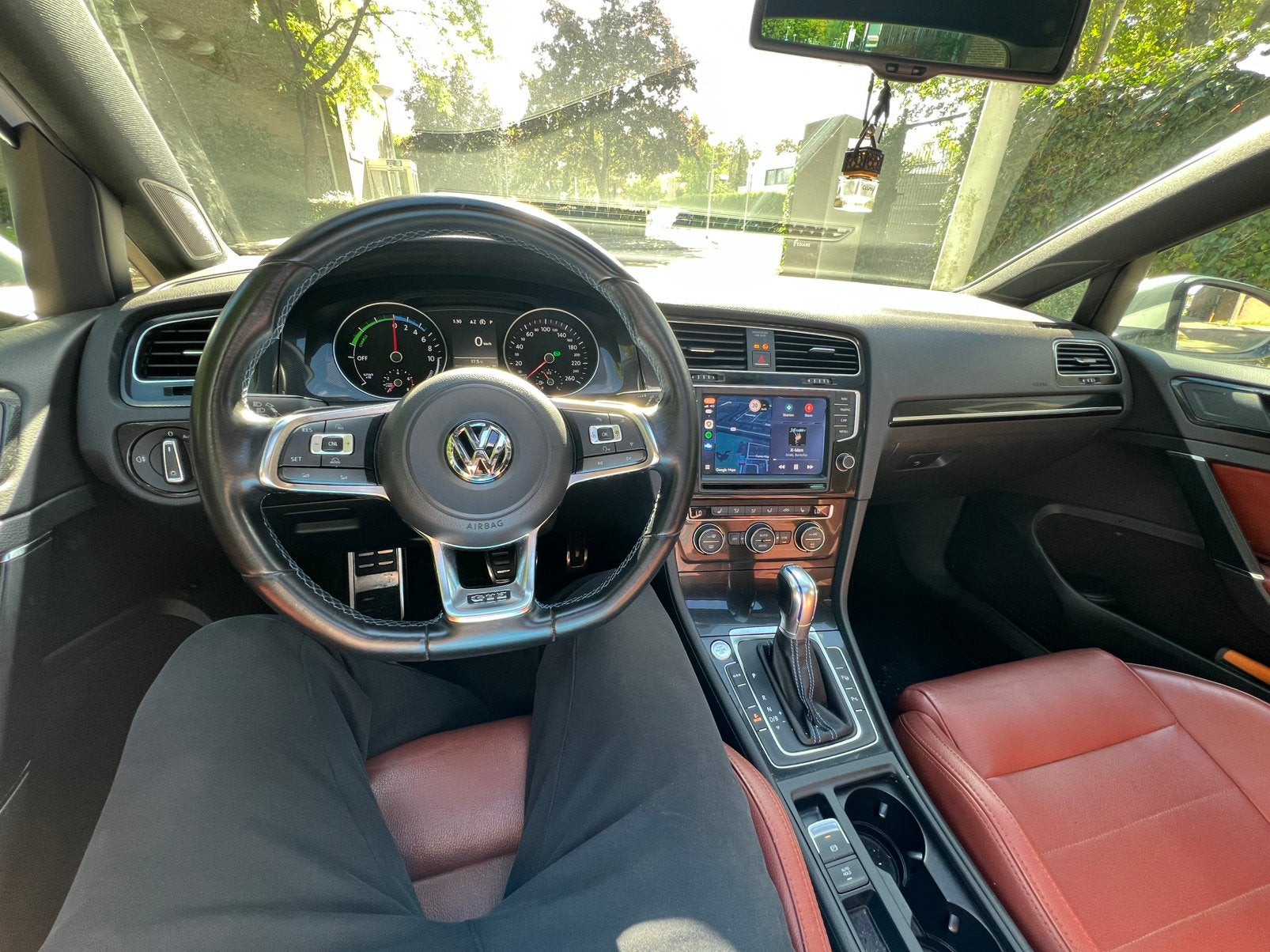 Volkswagen Golf 7 GTE 2015 | Pano | Leder | Keyless | Camera, 4 cilinders, Wit, 1499 kg, Parkeerassistent