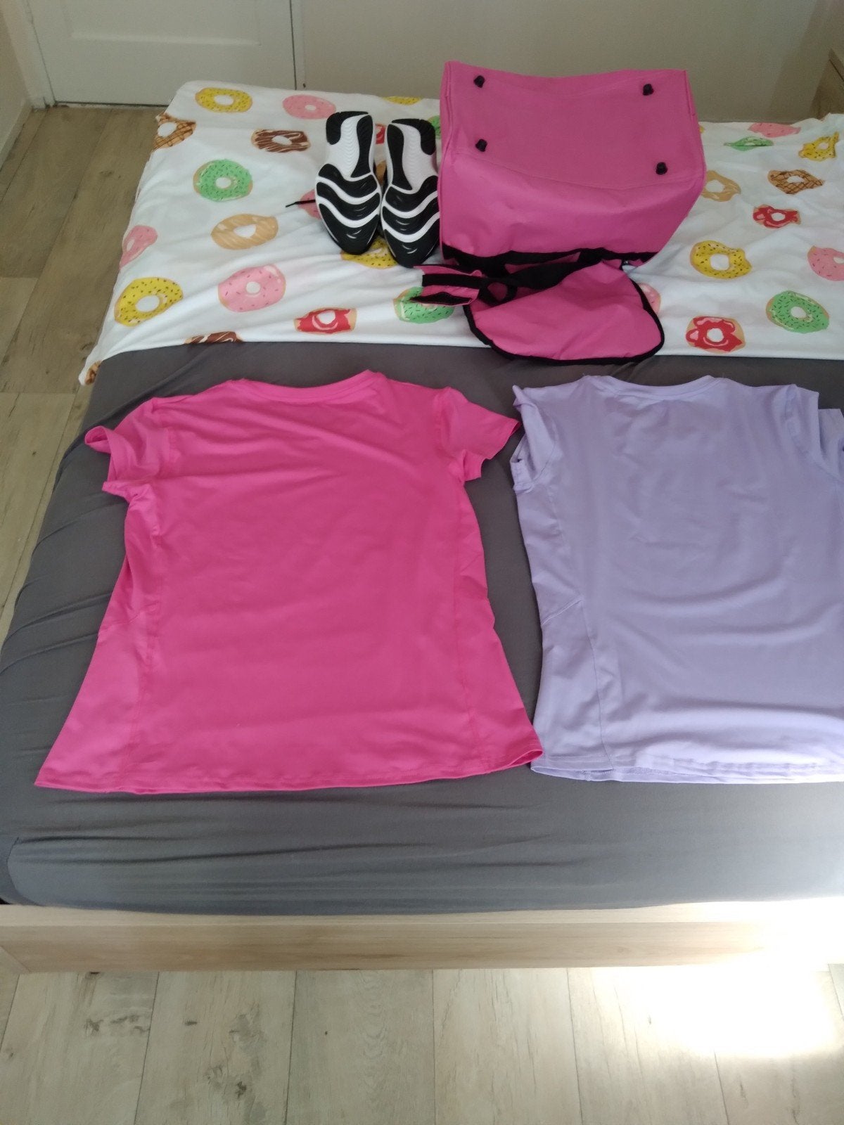 Tas plus fitnes kleding plus schoenen nieuw graag in 1 koop., Adidas, Maat 42/44 (L), Nieuw, Ophalen of Verzenden